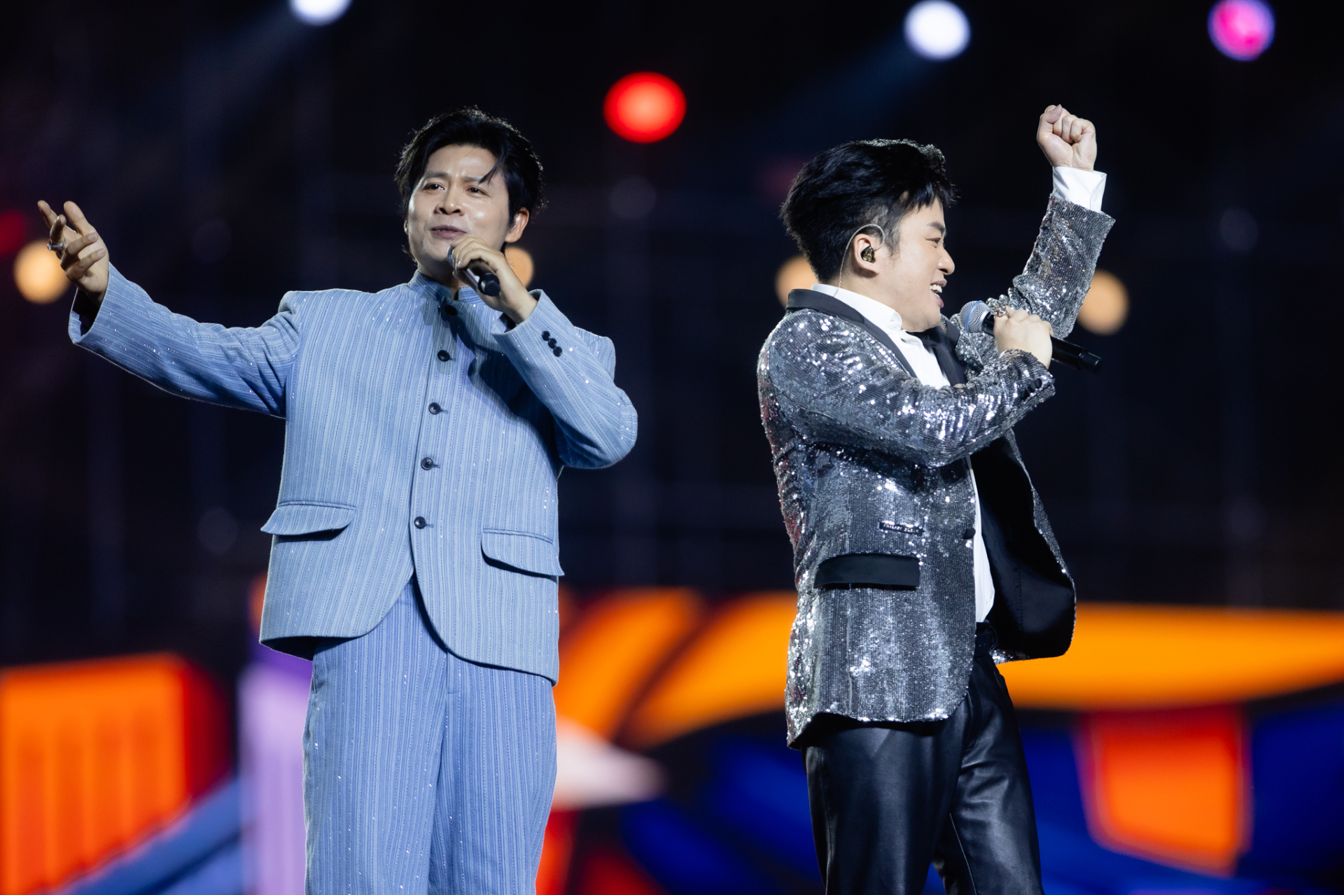 Cách dàn sao đa thế hệ kể câu chuyện Việt Nam, Tổ Quốc Trong Tim xứng danh concert quốc gia!