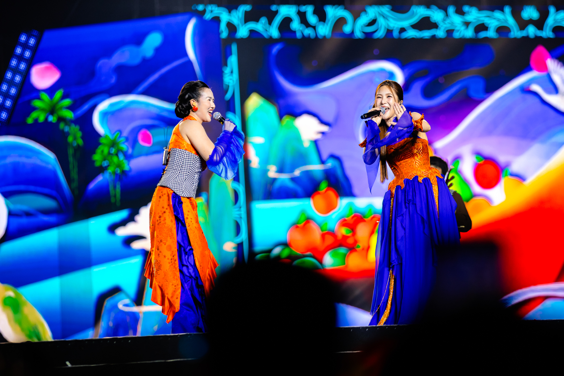 Cách dàn sao đa thế hệ kể câu chuyện Việt Nam, Tổ Quốc Trong Tim xứng danh concert quốc gia!