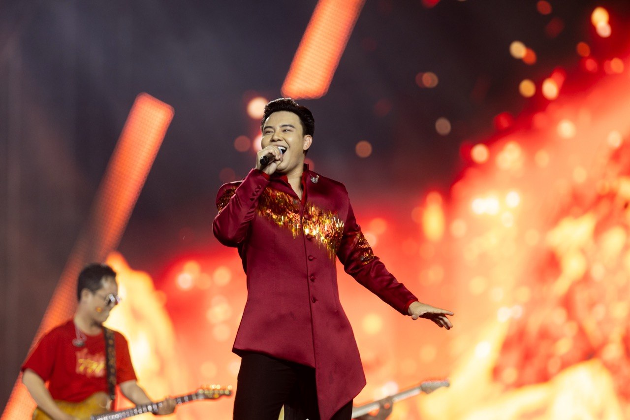 Cách dàn sao đa thế hệ kể câu chuyện Việt Nam, Tổ Quốc Trong Tim xứng danh concert quốc gia!