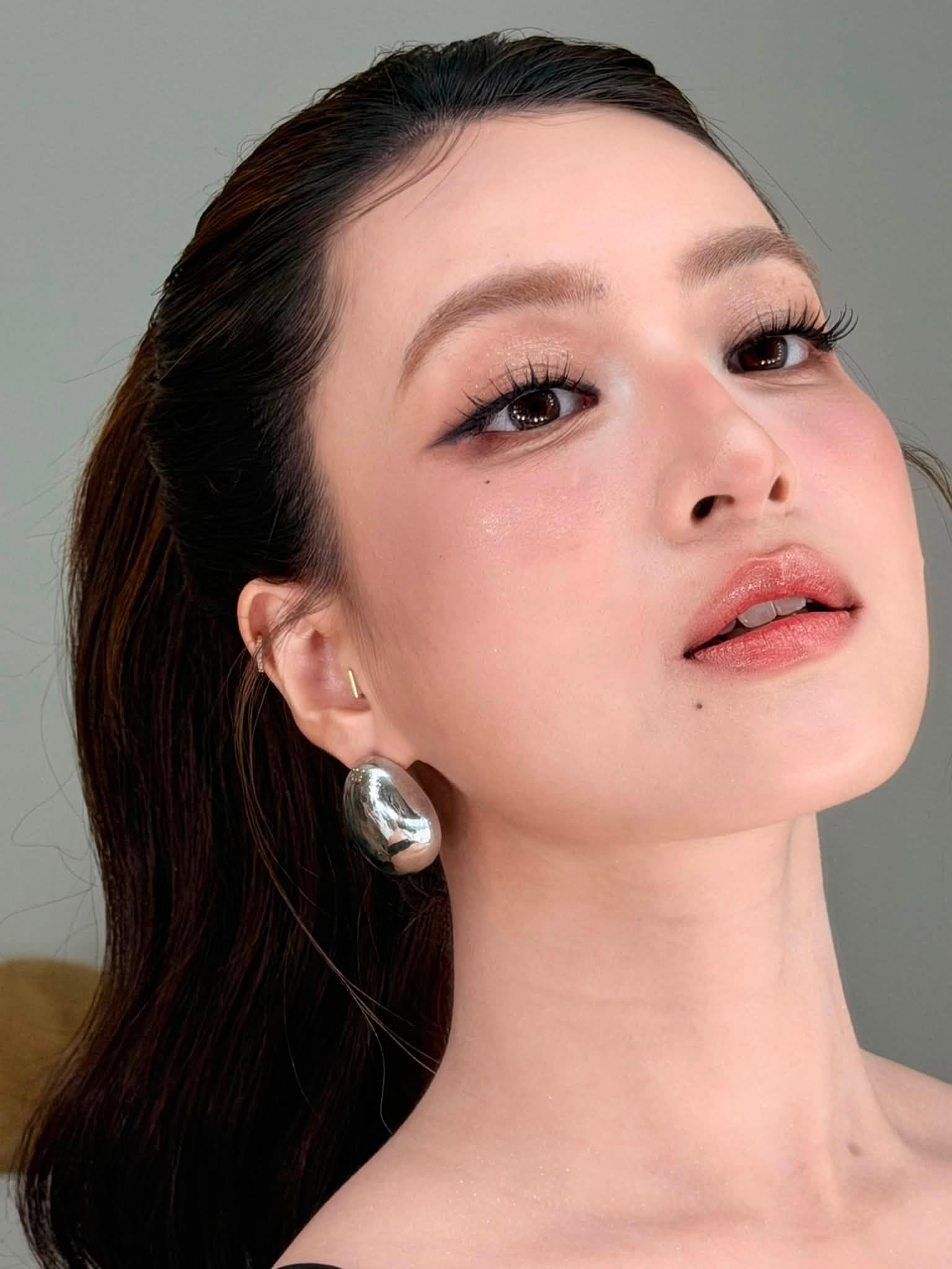 “Nàng thơ” Mắt Biếc xinh không thể tả: Góc nghiêng đẹp như tranh, gu ăn mặc siêu cuốn hút