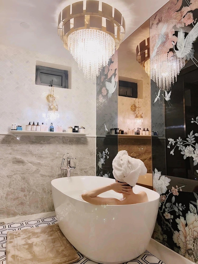 Biệt thự rộng gần 600m2 của Lệ Quyên