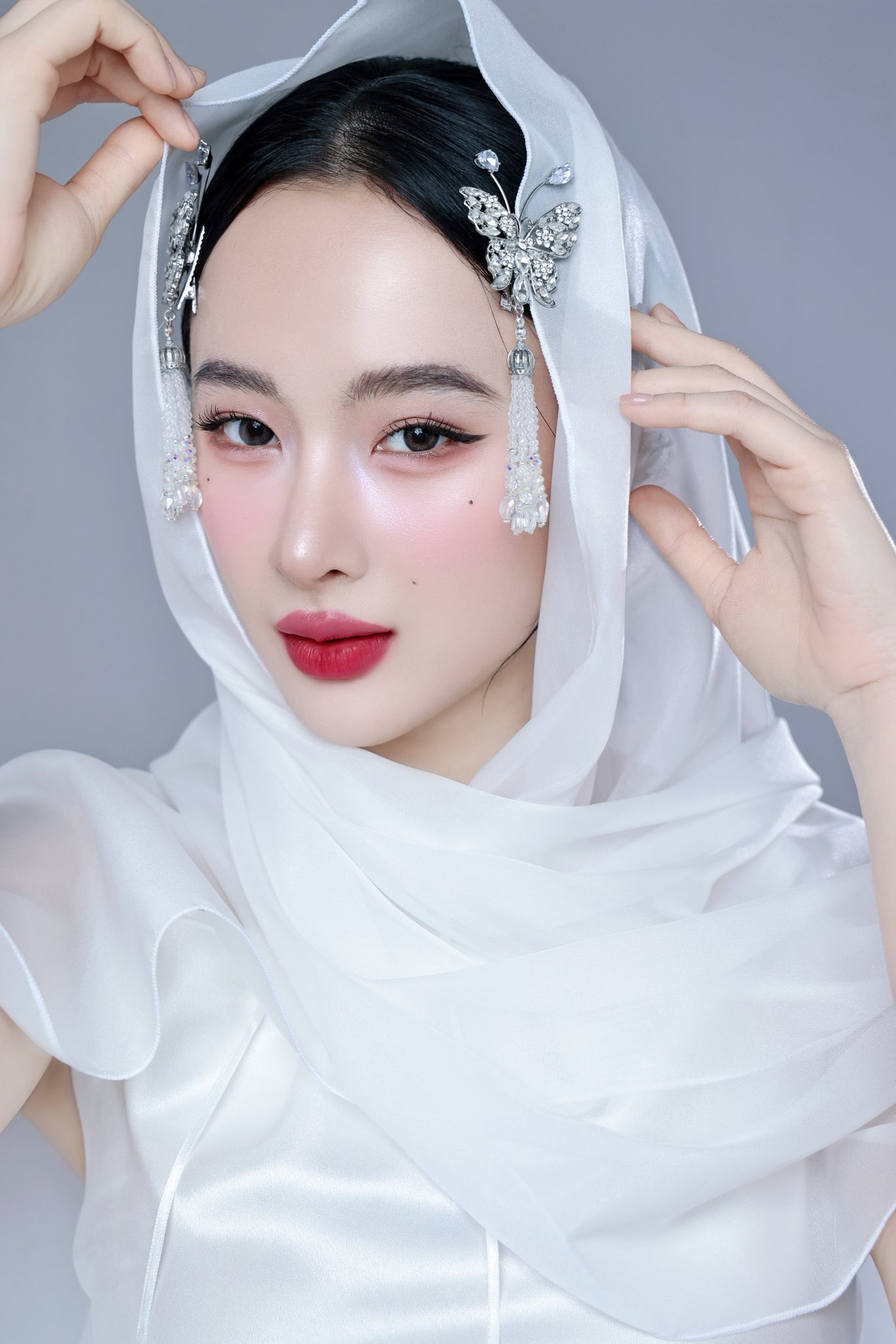 Vẻ đẹp kiều diễm, xen lẫn quyến rũ từng là một trong những dấu ấn thương hiệu tạo nên sức hút riêng cho nữ diễn viên.