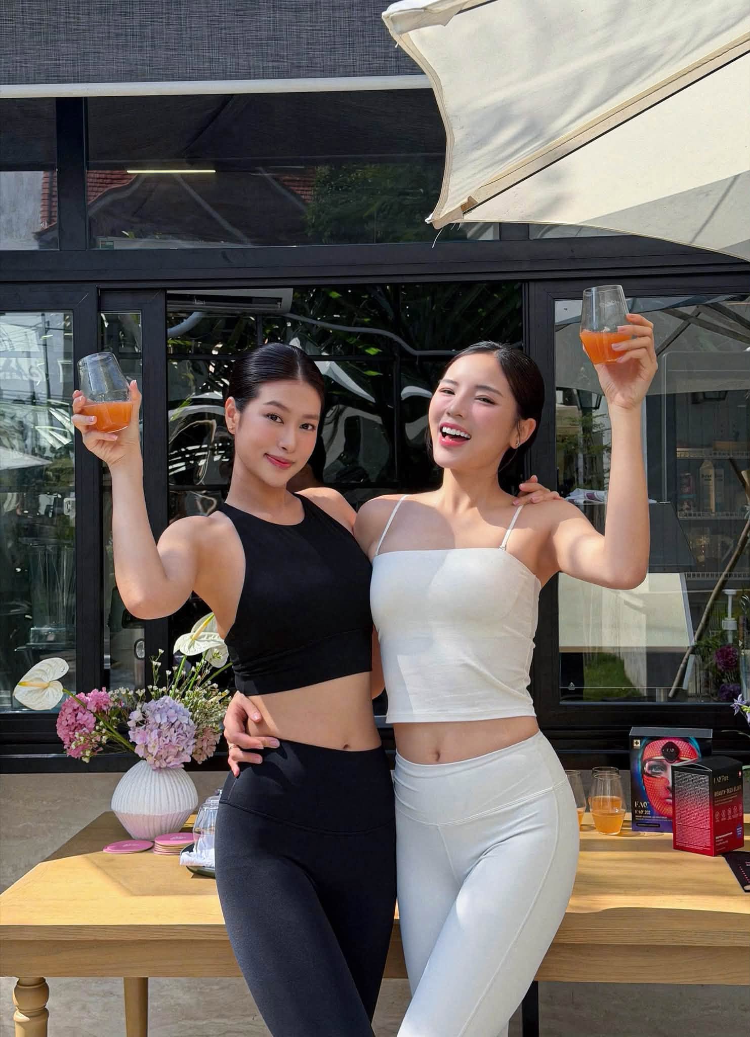 Từ sự kiện cho tới cuộc sống đời thường, cả hai vẫn đồng hành bên nhau. Ảnh: FBNV