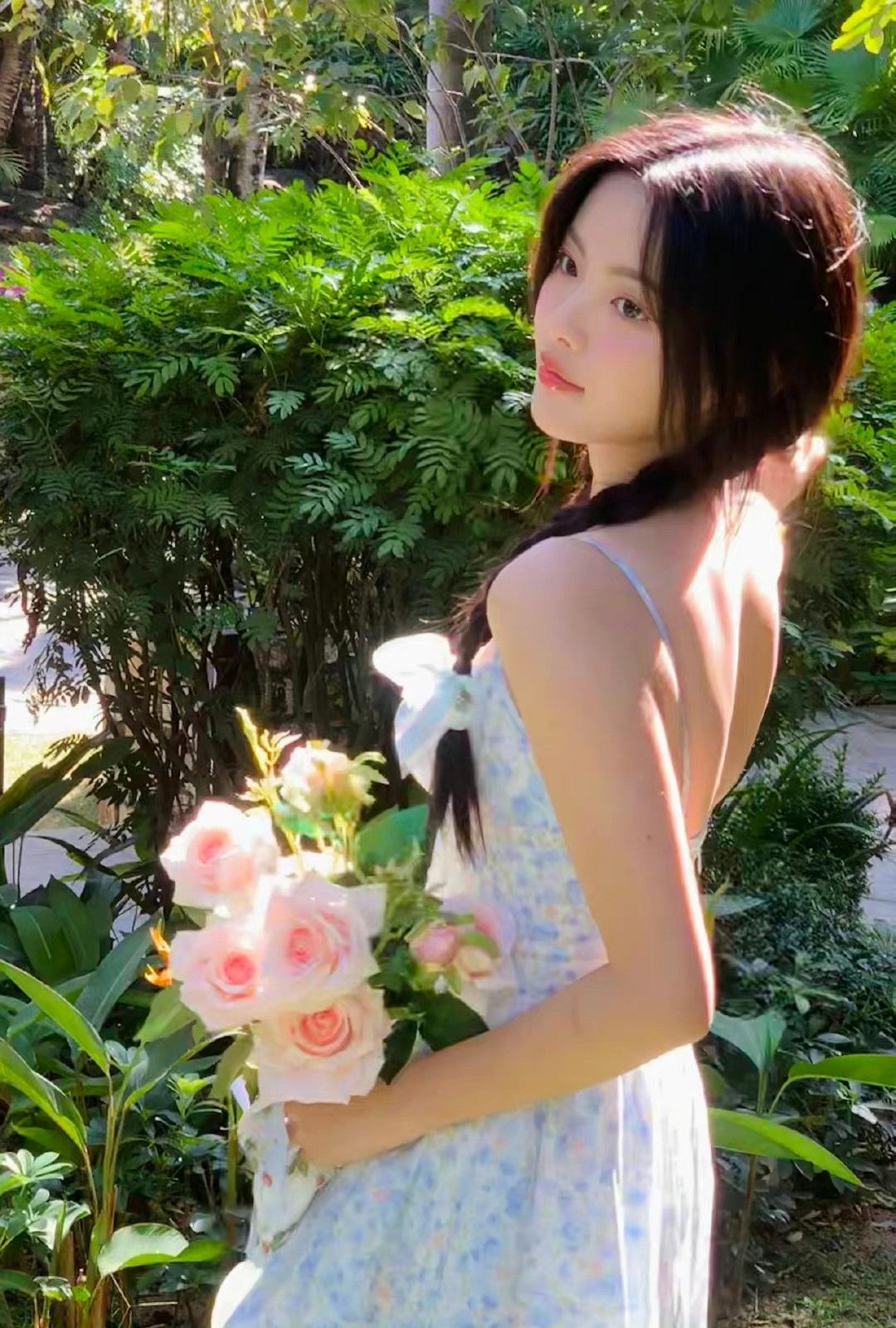 Mỹ nhân xuất thân nghèo khó nhưng khí chất tựa như tiểu thư nhà giàu: Đỉnh từ khuôn mặt tới vóc dáng, chưa mặc xấu 1 lần nào