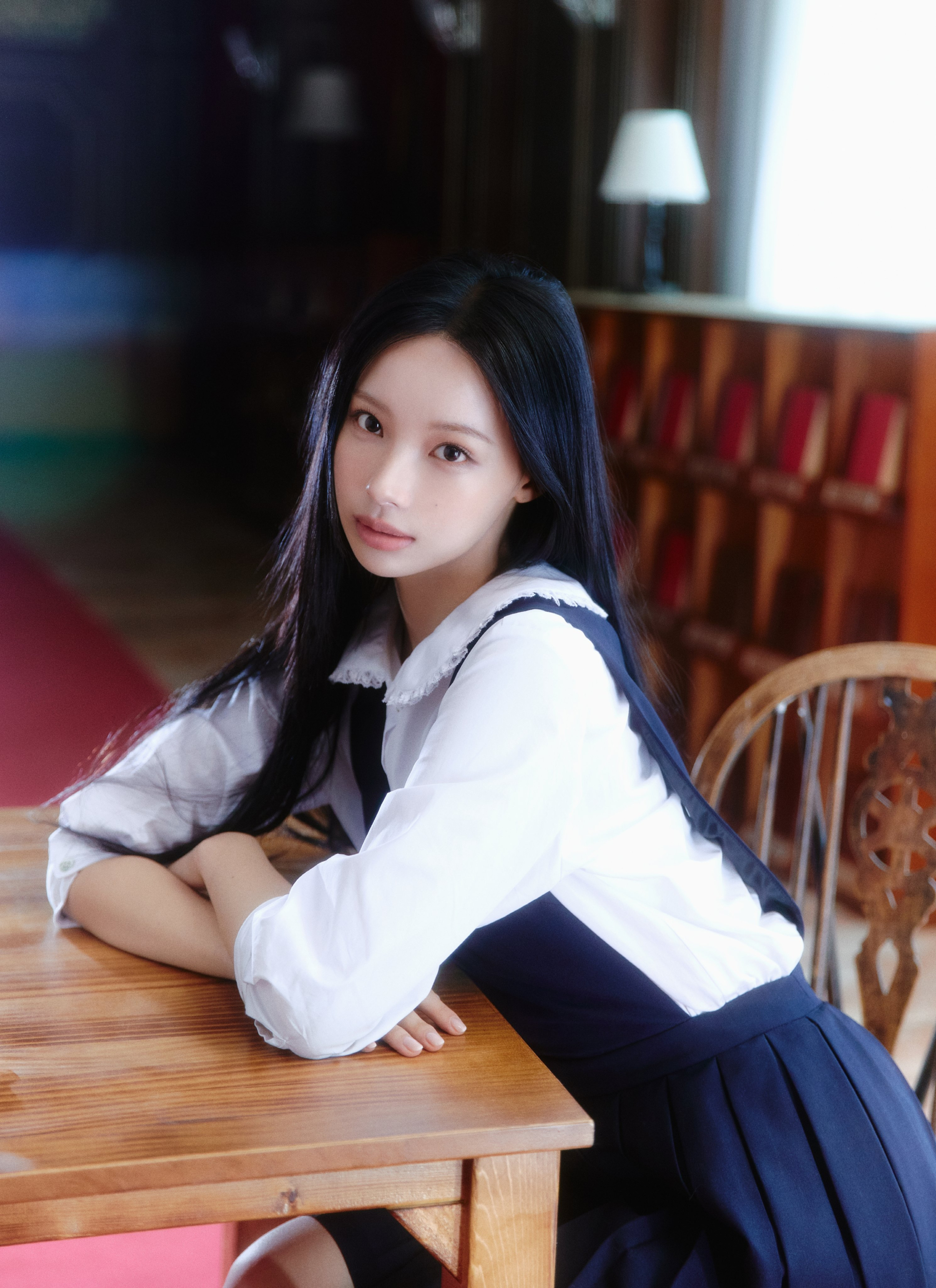 Woni tên thật là Jeong Woni, debut cùng RESCENE vào tháng 3/2024 với vai trò leader