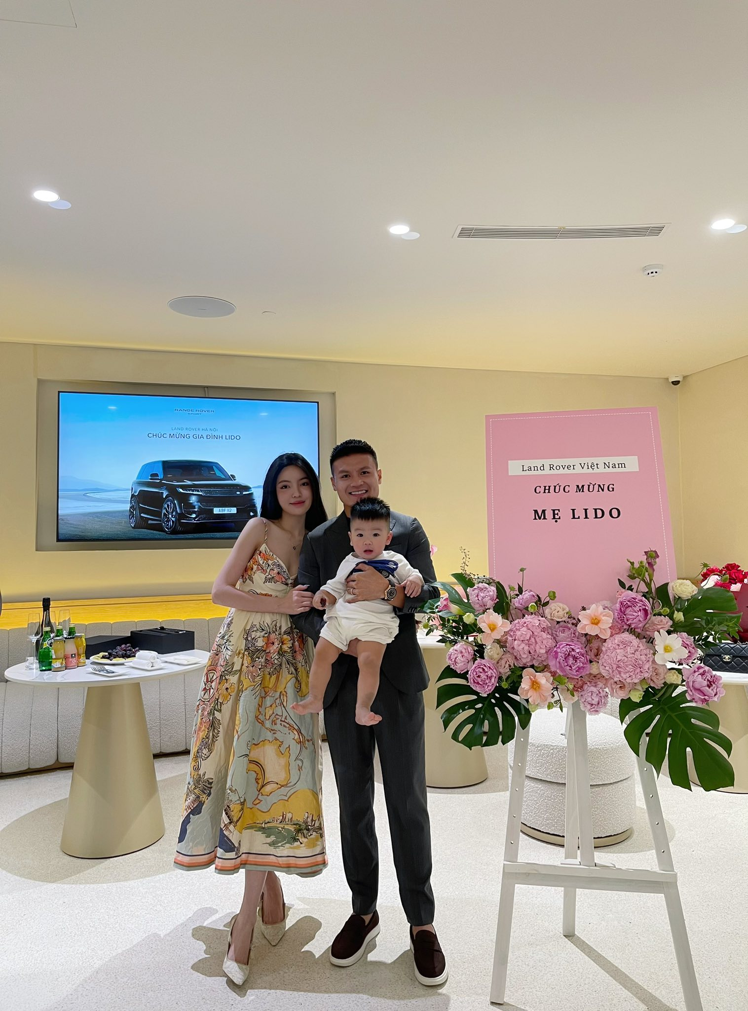 Nhất Chu Thanh Huyền: Được Quang Hải tặng Range Rover 8 tỷ, nhìn khối BĐS lại càng hoành tráng hơn