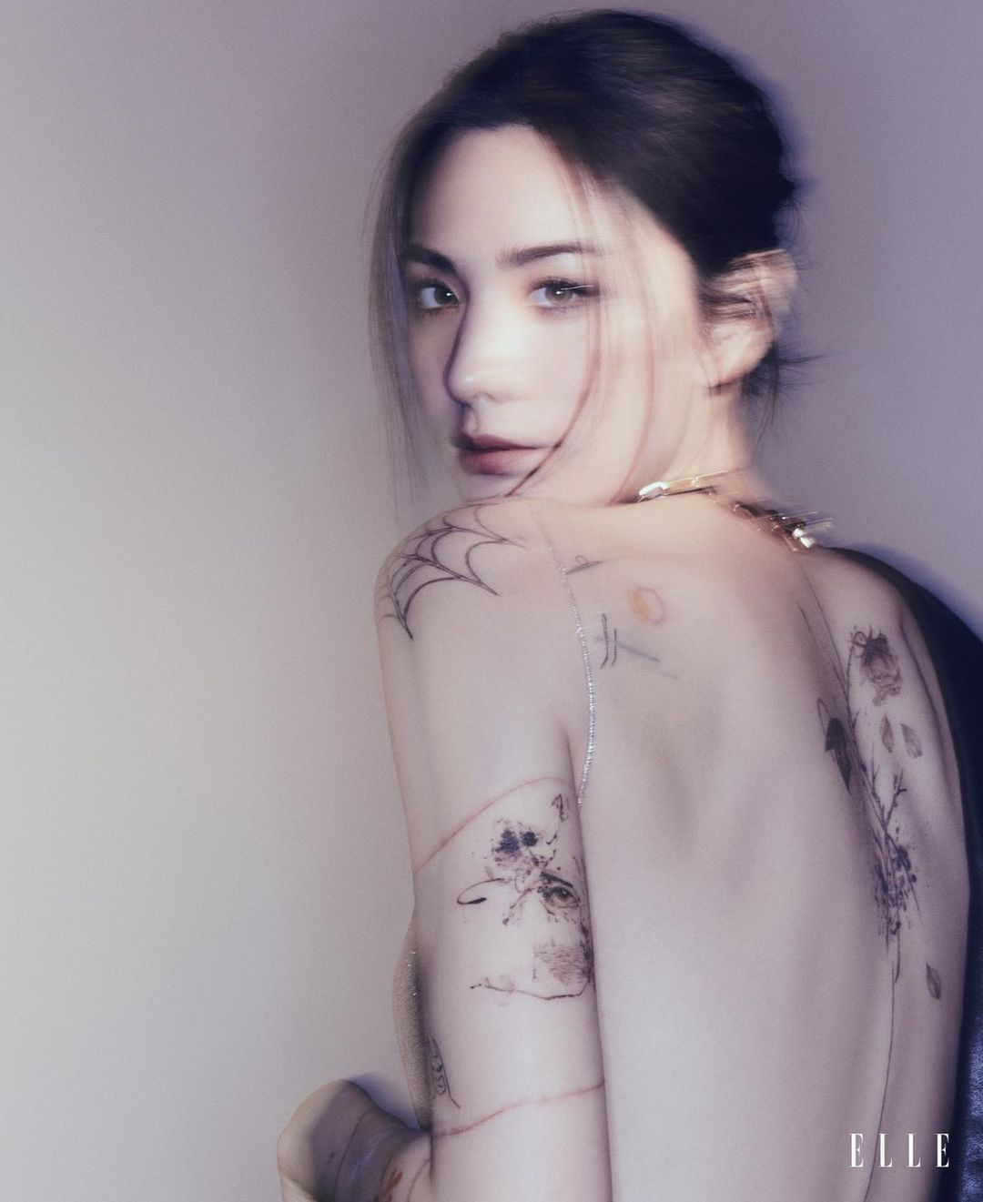 Nana trước khi xoá xăm.