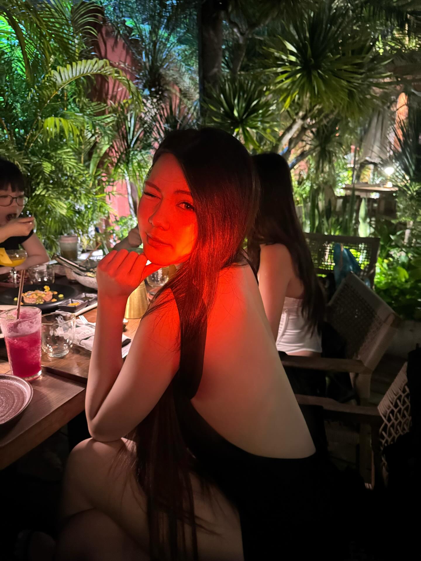 Hạt Dẻ tuổi 18 được so sánh với biểu tượng nhan sắc Thái Lan
