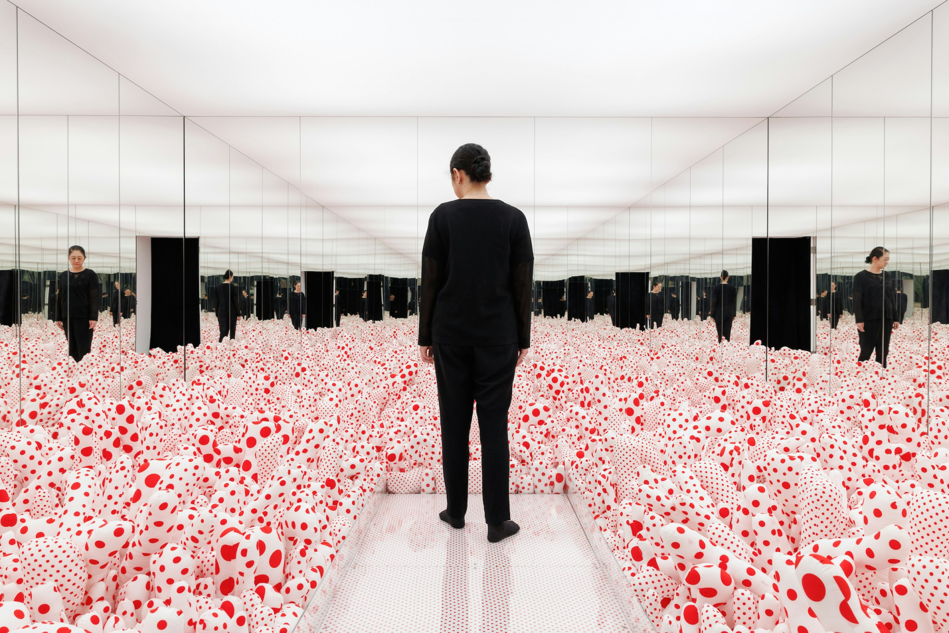 Yayoi Kusama: Nghệ sĩ có tác phẩm bán chạy nhất thế giới qua đời