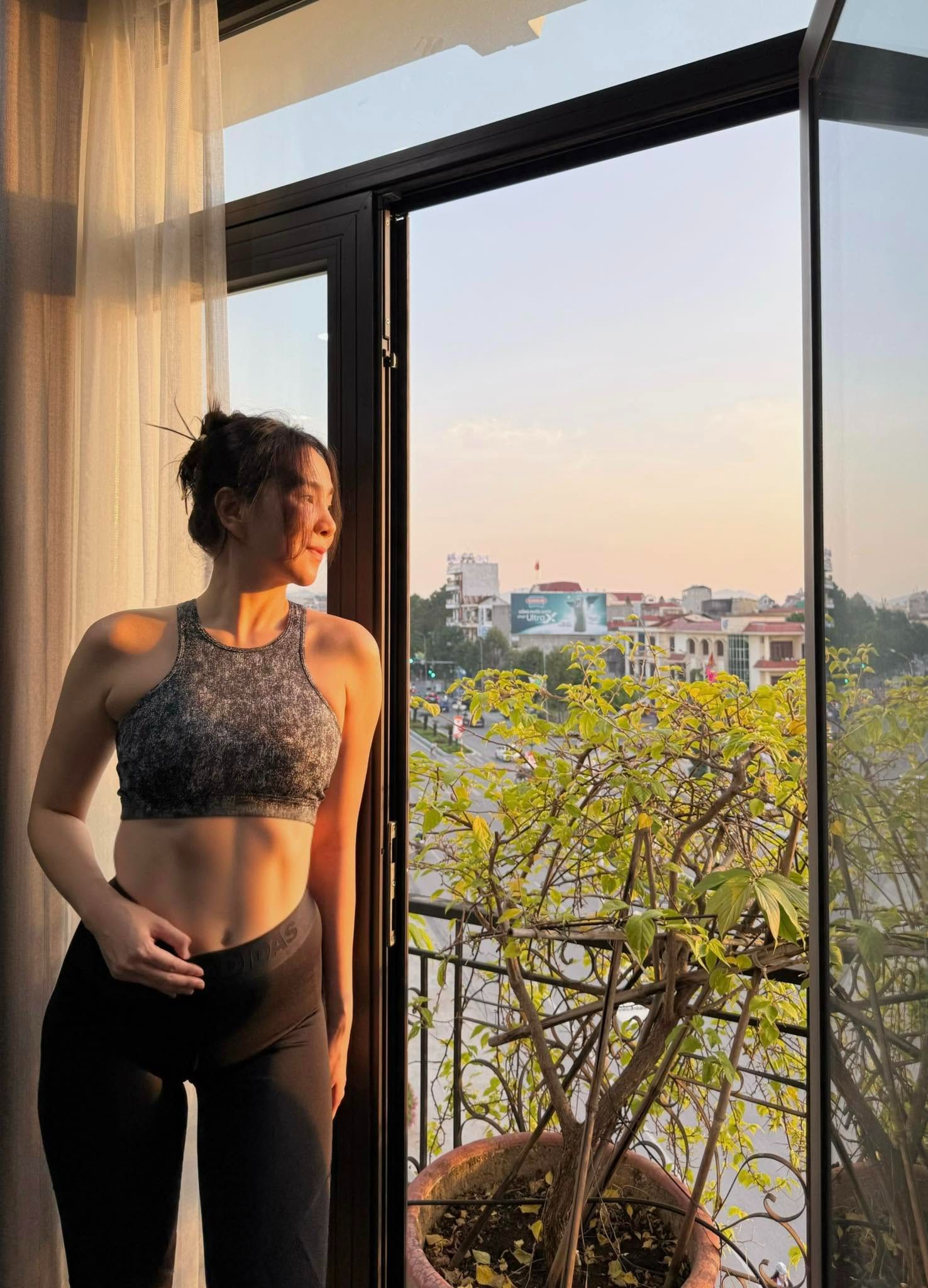 Phòng tập cũng nhìn thẳng ra trục phố chính
