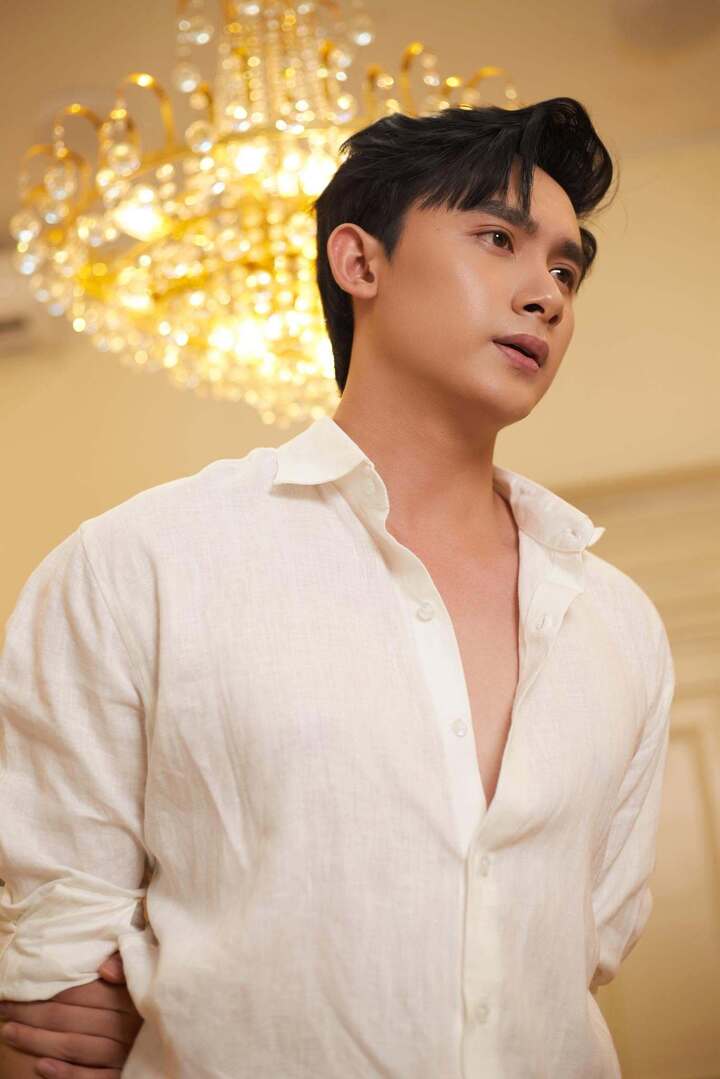   Phạm Kiên sinh năm 2000, kém Diệp Lâm Anh 11 tuổi. Ảnh: FBNV  
