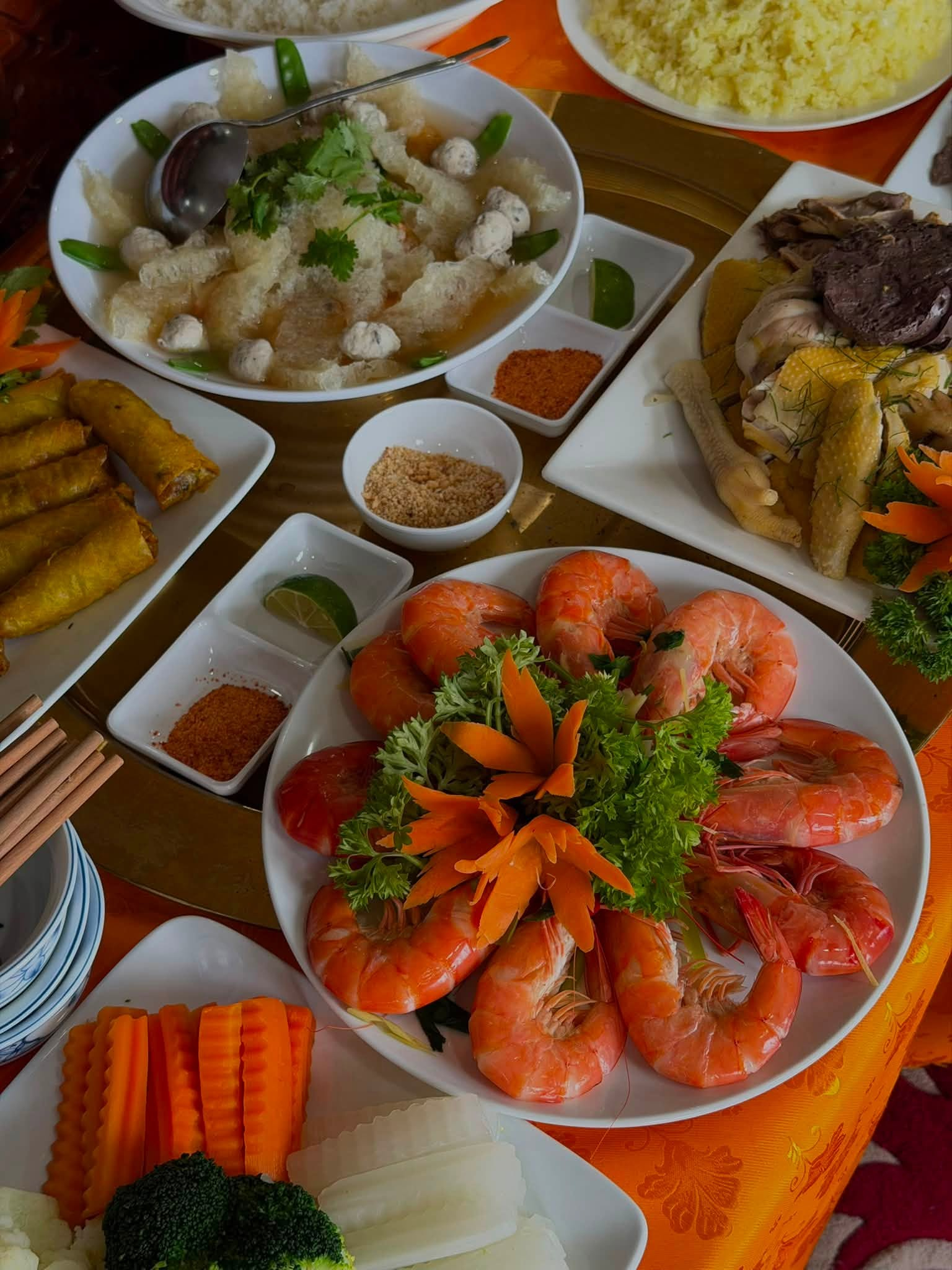 Căn phòng thờ trong biệt thự 4 tầng của nhà chồng Mai Ngọc lộ diện qua cảnh cúng rằm tháng 7
