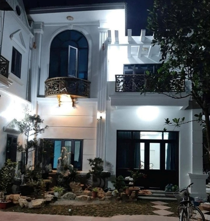 Hoà Minzy còn xây biệt thự sang trọng, khuôn viên khoảng 1.000m2 ở quê nhà cho bố mẹ. Ảnh: FBNV