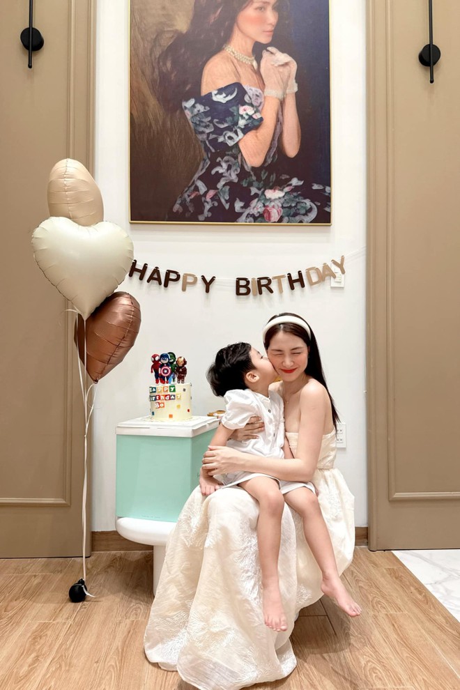 Căn hộ Hoà Minzy sinh sống ở thành phố Hồ Chí Minh có diện tích rộng rãi. Ảnh: FBNV