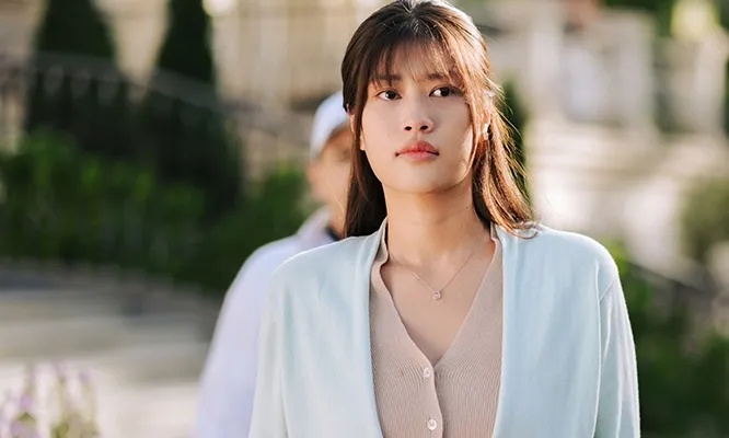 Tạo hình mộc mạc trong Nụ Hôn Bạc Tỷ. (Ảnh: NSX)