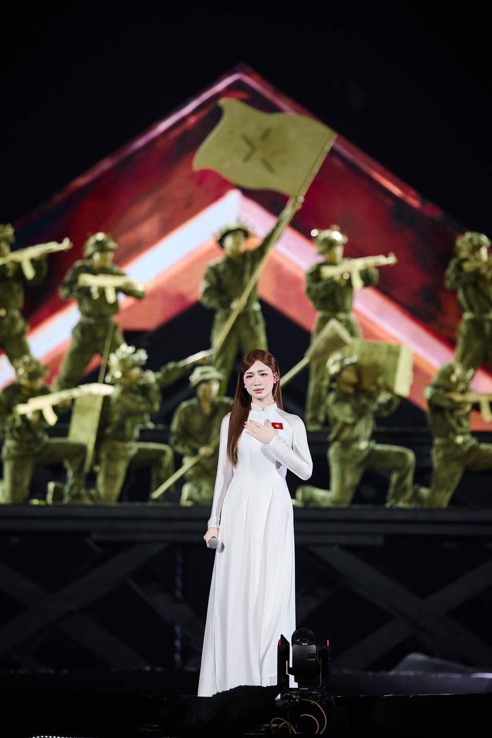 Hòa Minzy thường xuyên được lựa chọn xuất hiện tại các sự kiện, đêm nhạc cấp quốc gia, sự kiện chính luận