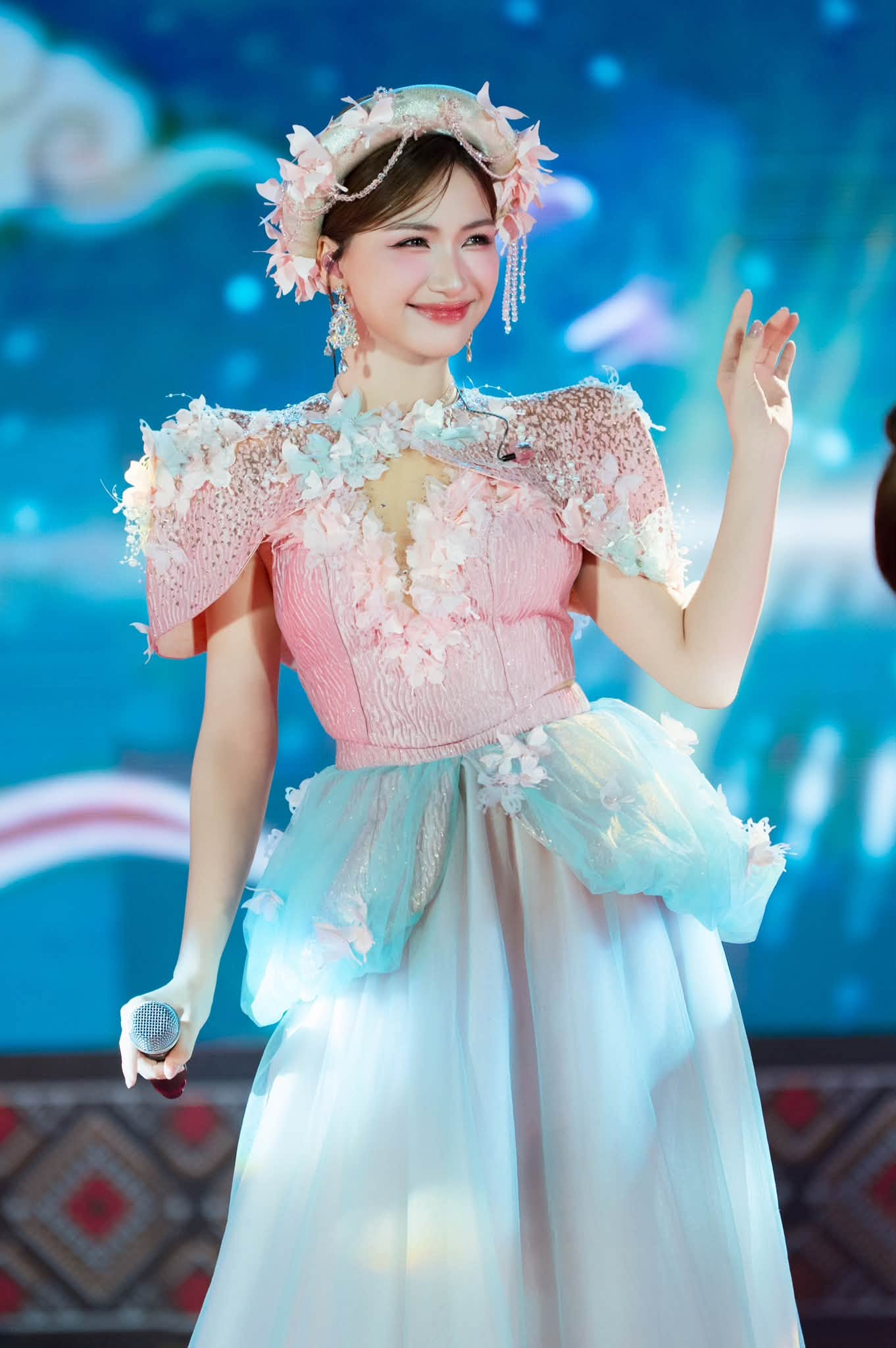 Từ thành công của Bắc Bling, sự nghiệp của Hòa Minzy thăng hoa rực rỡ