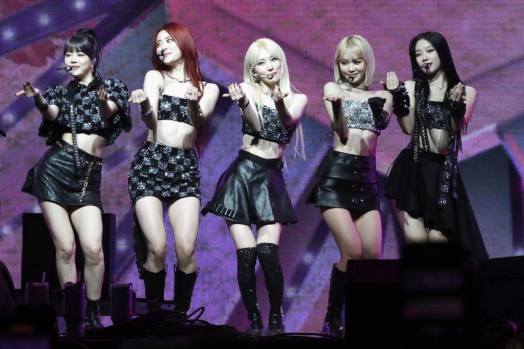   Yunjin và LE SSERAFIM là nhóm nhạc nữ nổi tiếng hàng đầu thế hệ thứ 4 của Kpop  