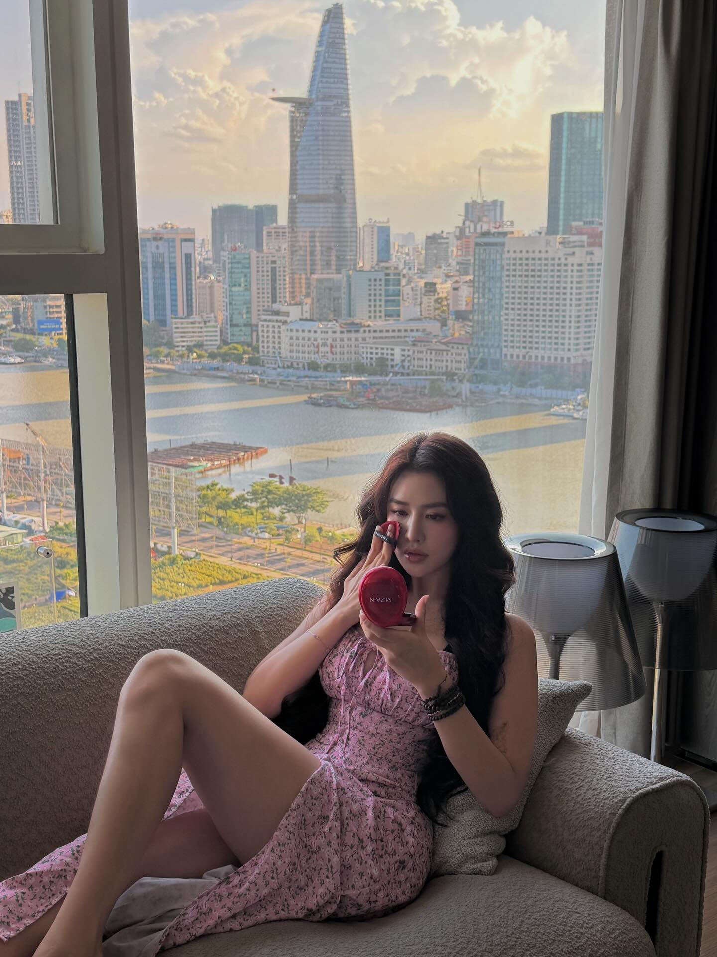 View Bitexco nhìn từ nơi Quyên Qui đang ở (Ảnh: IGNV)