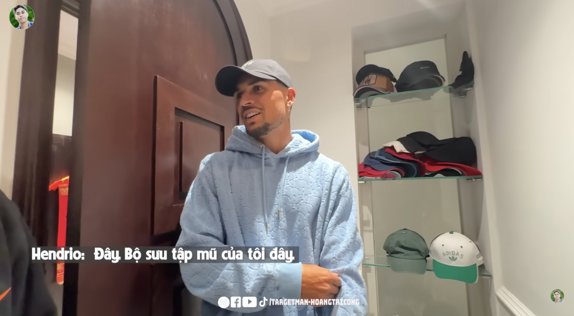 Những chiếc mũ của Hoàng Hên (Ảnh cắt từ clip)