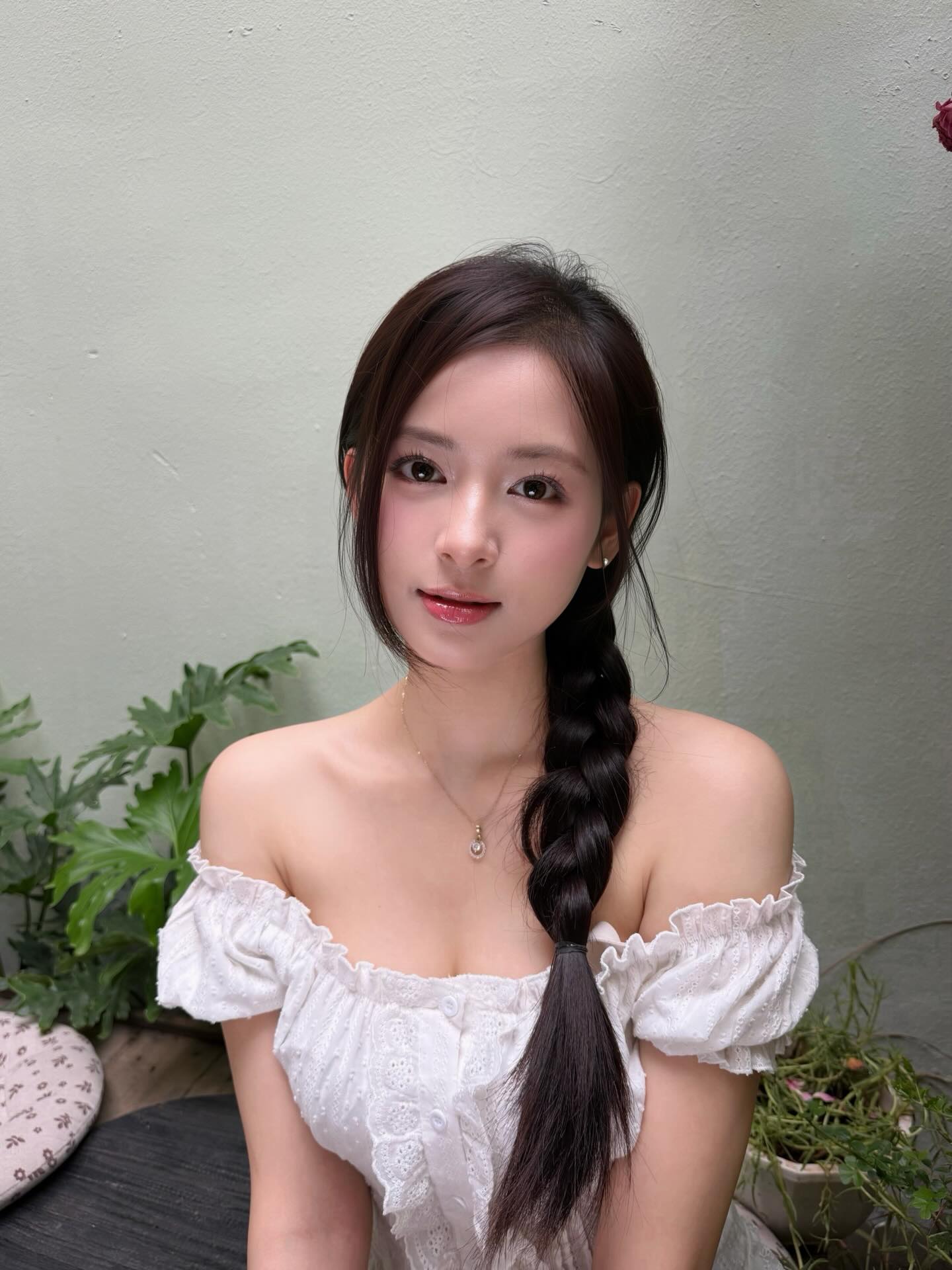 Nàng thơ Vbiz gây sốt vì giống cả showbiz: Từ Kim Ji Won, Đỗ Thị Hà đến mỹ nhân đẹp nhất thế giới