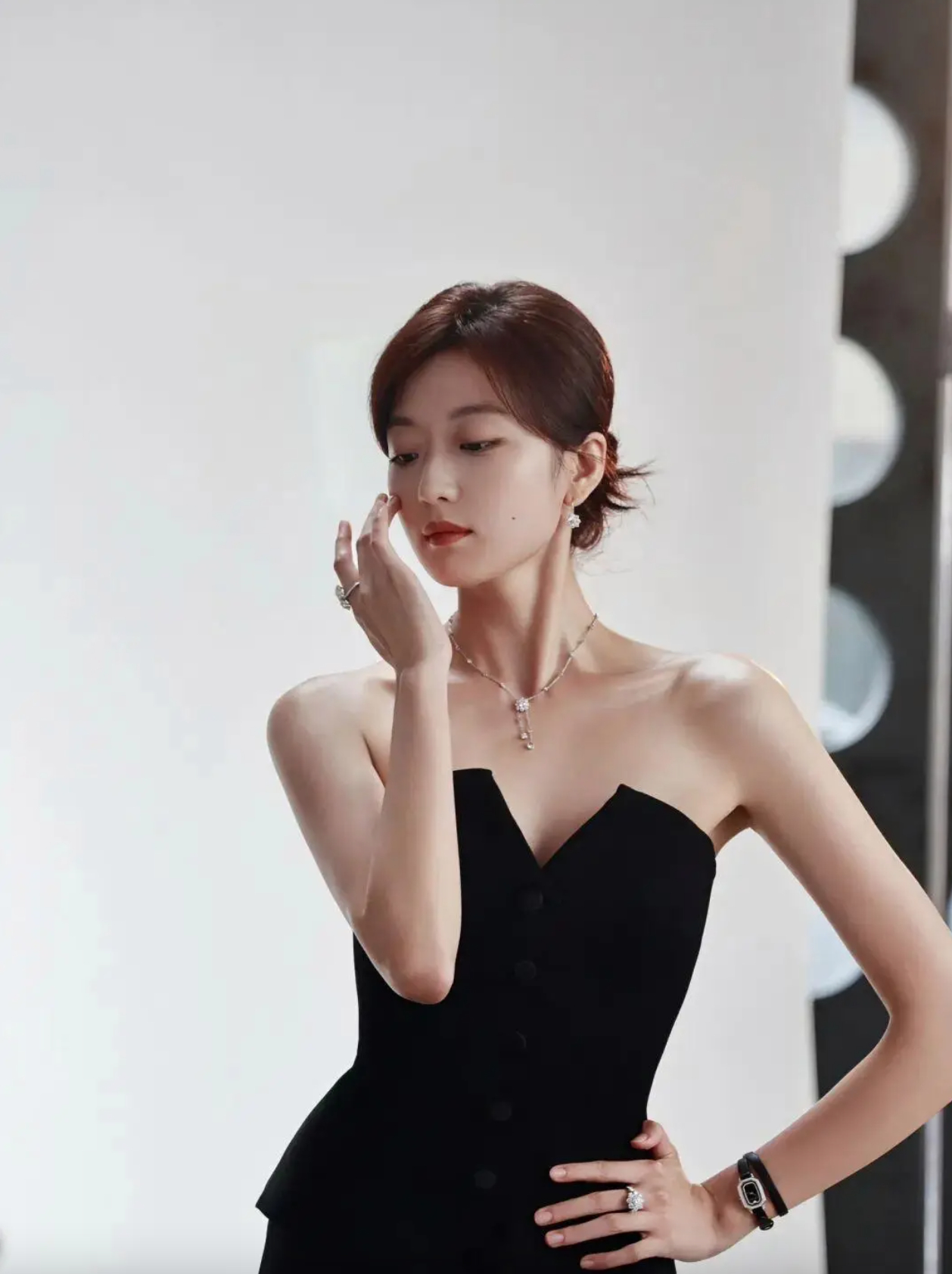 Sốc visual mỹ nhân có đôi chân chiếm 65% chiều cao cơ thể: Đường cong gắt hơn đường đua, ngắm 10 kiếp vẫn mê