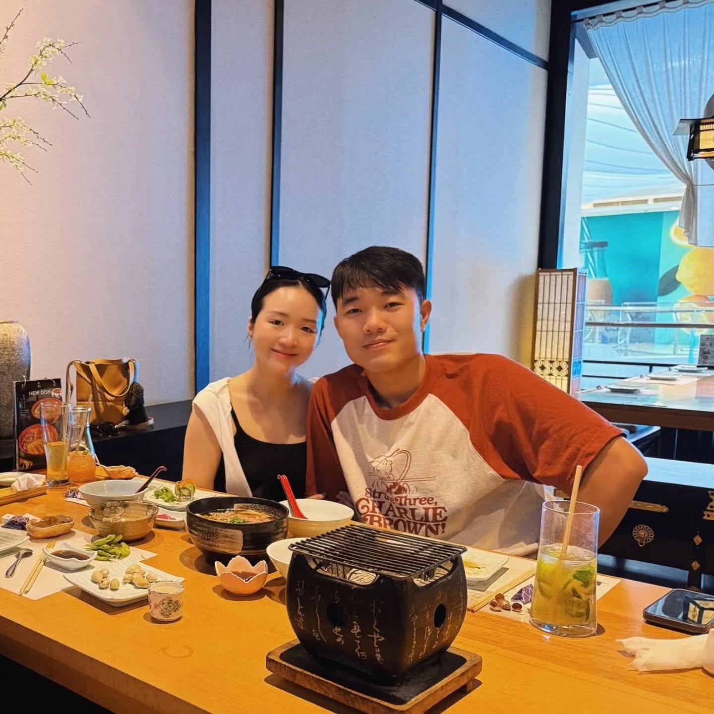 Nhuệ Giang đăng hình ảnh này lên trang Instagram cá nhân, kèm caption: Vợ chồng son.