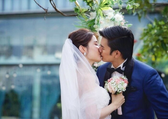 Ảnh cưới đẹp mê mẩn của Nhan Phúc Vinh bất ngờ gây sốt, nhan sắc cô dâu gây chú ý hơn cả