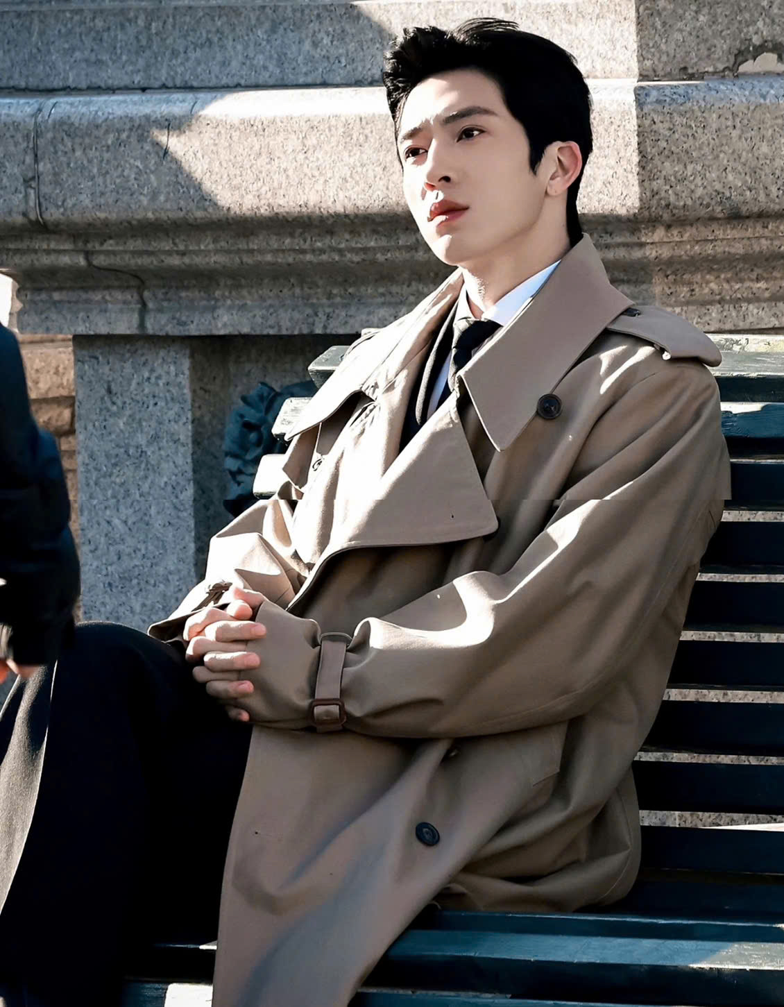 Tổng tài bad boy đang khiến cả MXH rần rần: Visual miễn chê, cùng bạn gái trở thành cặp đôi mặc đẹp nhất showbiz