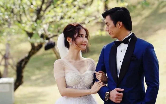 Ảnh cưới đẹp mê mẩn của Nhan Phúc Vinh bất ngờ gây sốt, nhan sắc cô dâu gây chú ý hơn cả