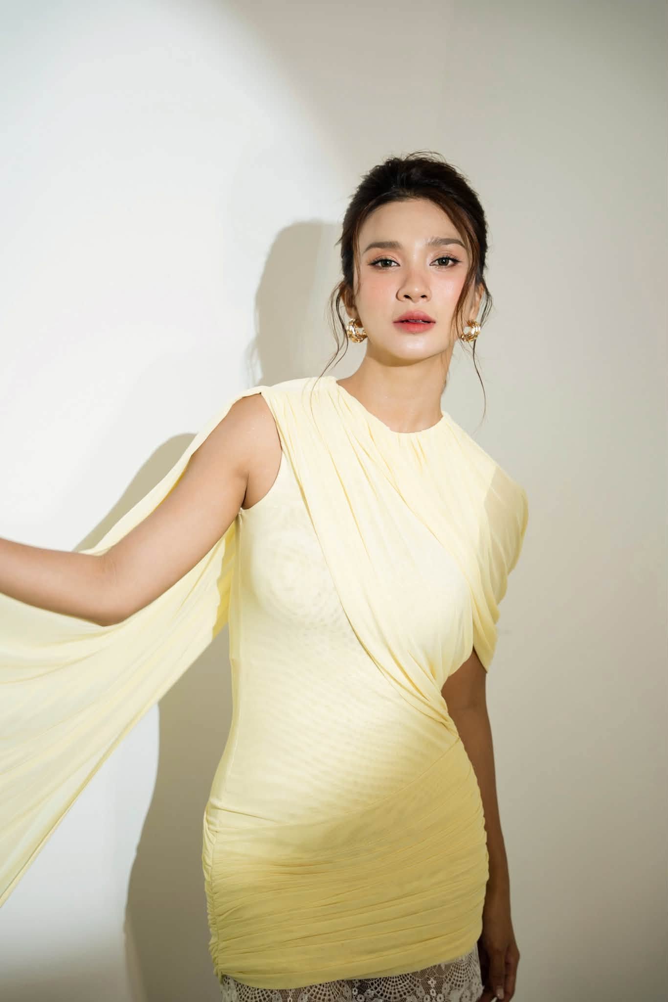 Năm 19 tuổi, cô kết hôn với một doanh nhân sau thời gian tìm hiểu ngắn. Ảnh: FBNV