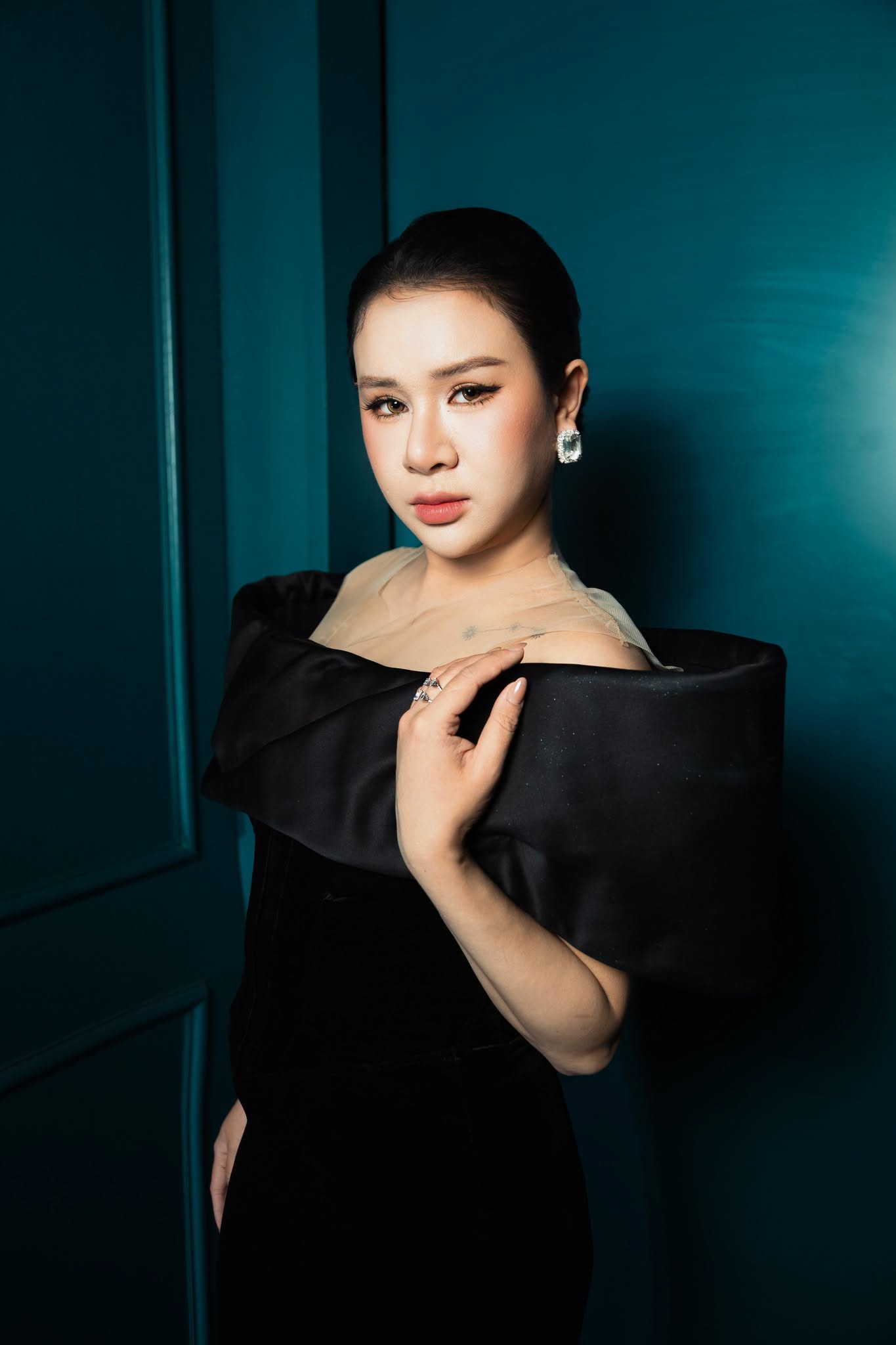 Nữ diễn viên tấu hài đỉnh nhất Hộ Linh Tráng Sĩ: Ngoại hình toát mùi giàu sang, cứ xuất hiện là hút triệu view