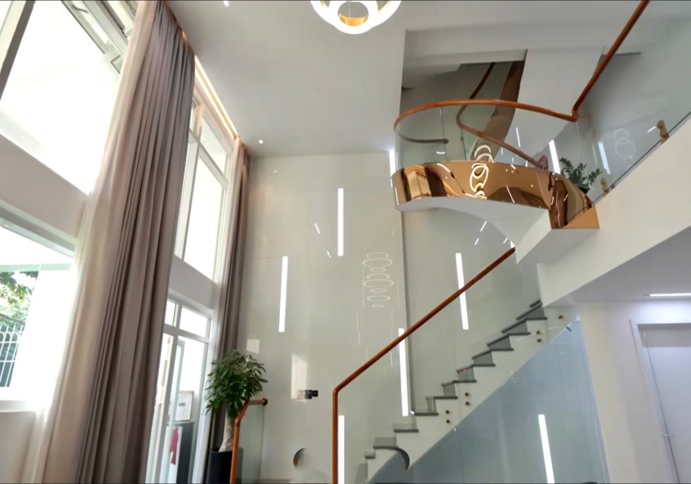 Căn nhà 4 tầng của Thu Trang - Tiến Luật