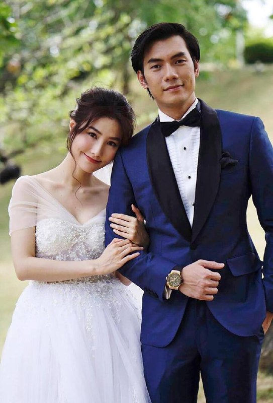 Ảnh cưới đẹp mê mẩn của Nhan Phúc Vinh bất ngờ gây sốt, nhan sắc cô dâu gây chú ý hơn cả