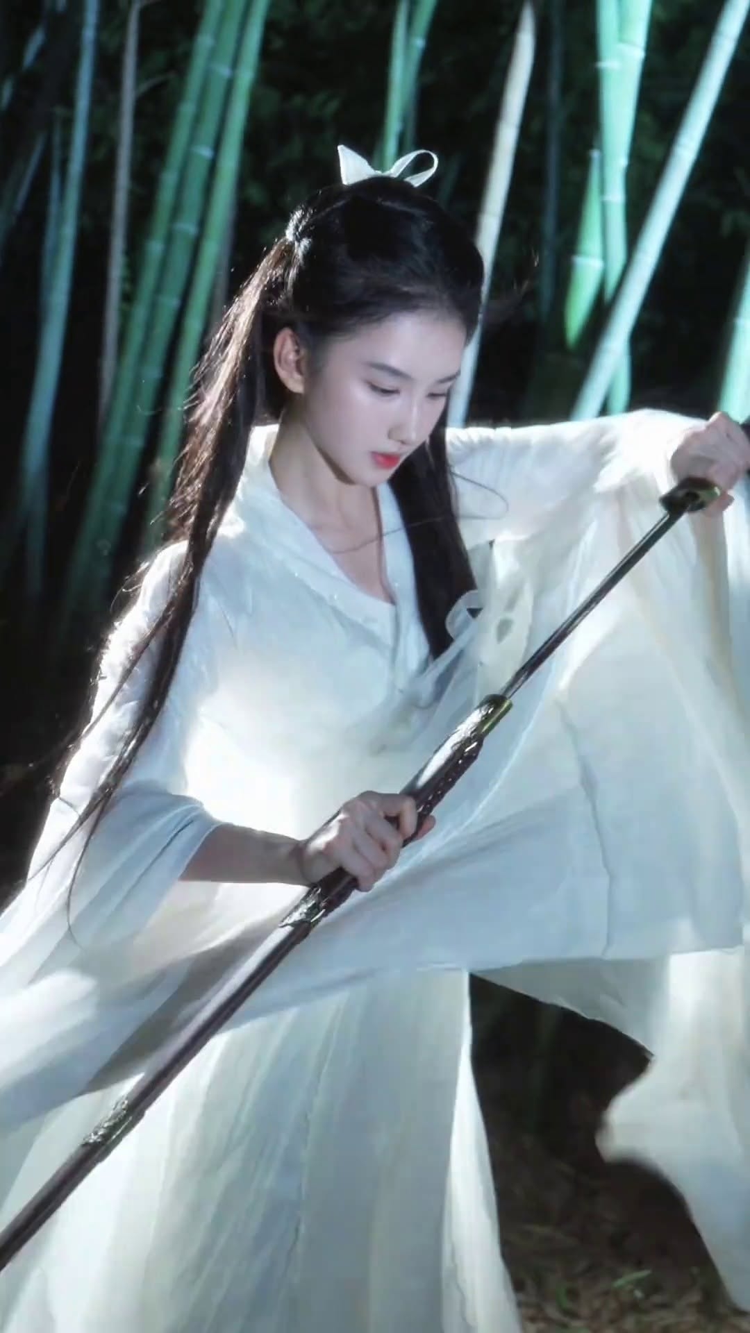 Màn cosplay Tiểu Long Nữ của Hoàng Ngọc Dao gây chú ý.