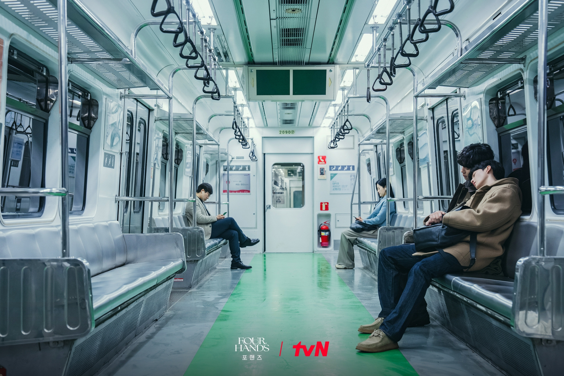 Nhiều khán giả nói đùa rằng họ phải tự nhủ 2 nam chính không yêu nhau khi xem phim.