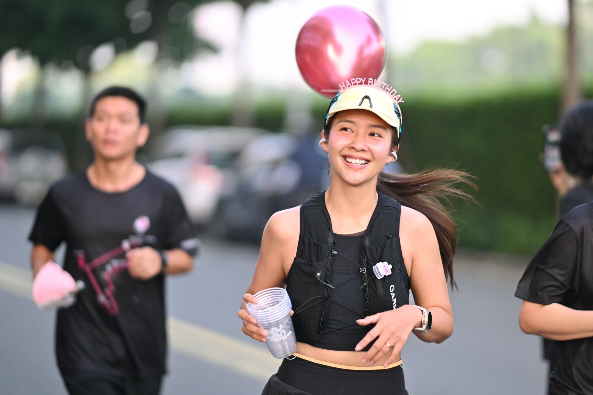 Khả Ngân và Nhan Phúc Vinh: Có công chạy bộ, chạy trail có ngày “được chồng như ý”