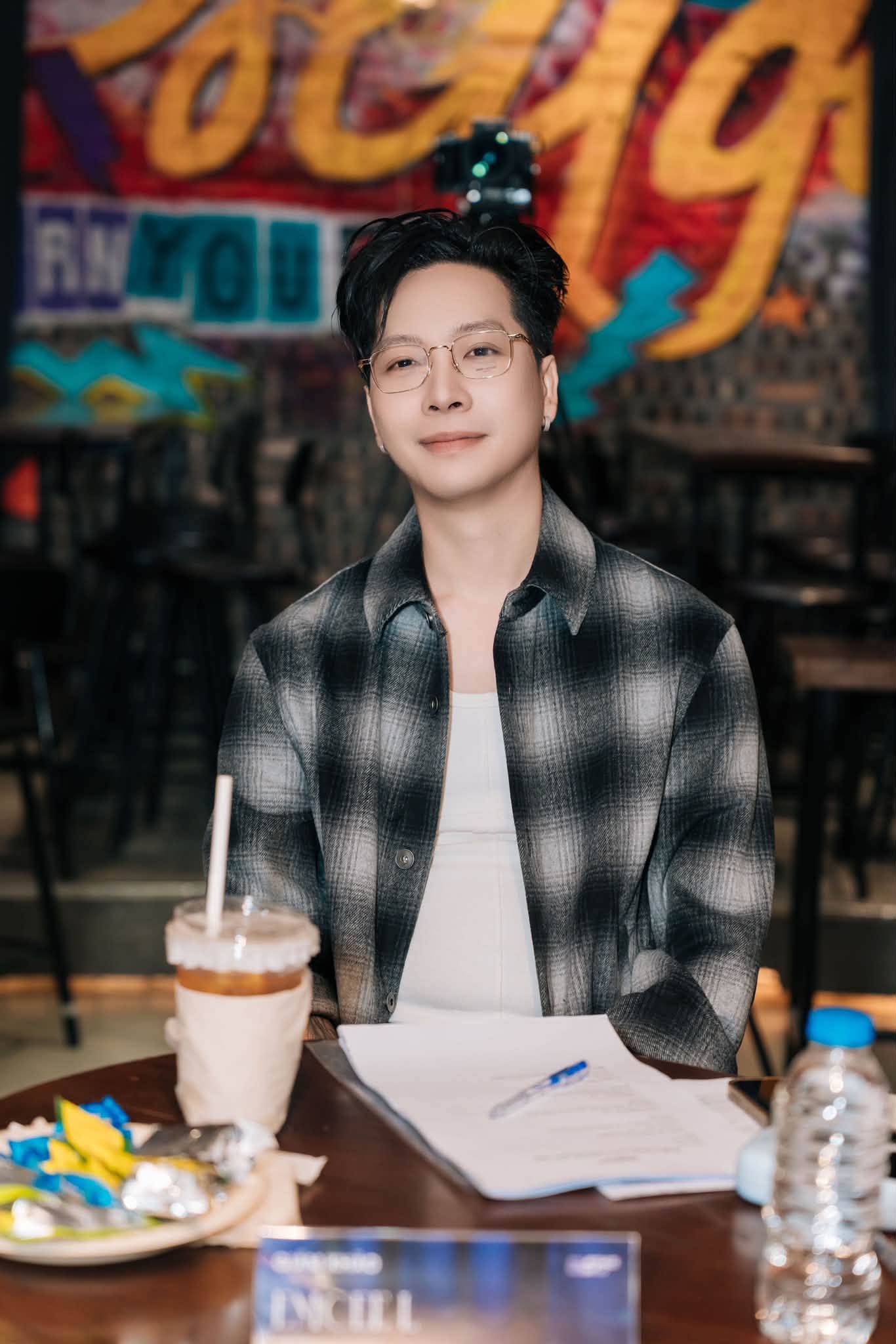Nhiều đoạn điệp khúc do Emcee L chắp bút, đặc biệt là những phần dành cho giọng nữ, đã trở thành điểm nhấn quen tai trong âm nhạc của Da LAB