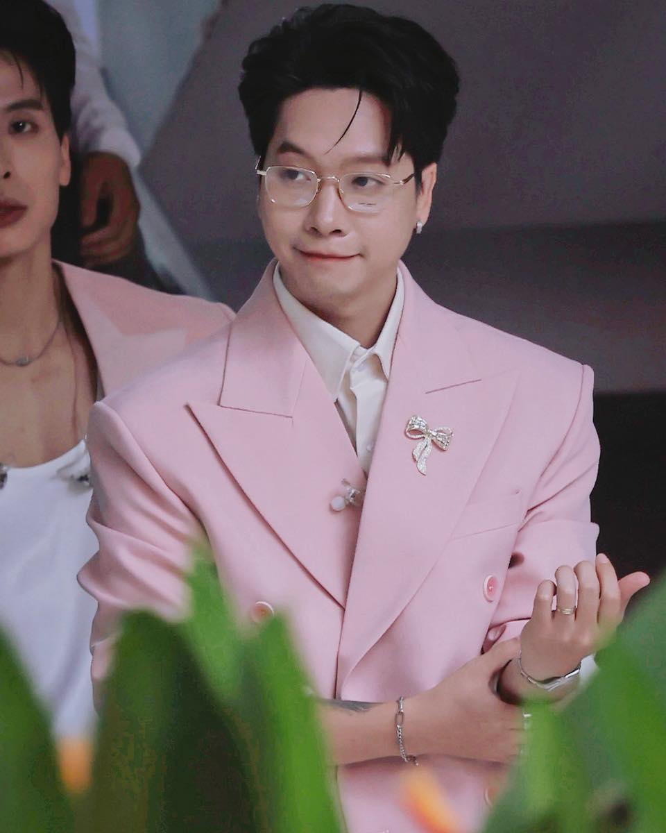Trong khi Thơm và Thỏ có thêm cơ hội tiếp cận khán giả qua Anh Trai Vượt Ngàn Chông Gai, Emcee L không hề kém cạnh