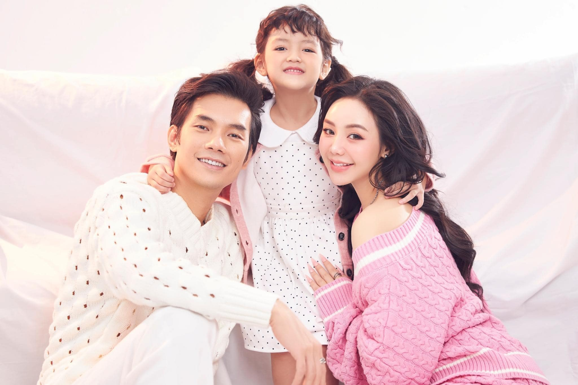 3 lần bị đồn phim giả tình thật của Nhan Phúc Vinh: Từ ngọc nữ VFC đến Park Shin Hye Việt Nam