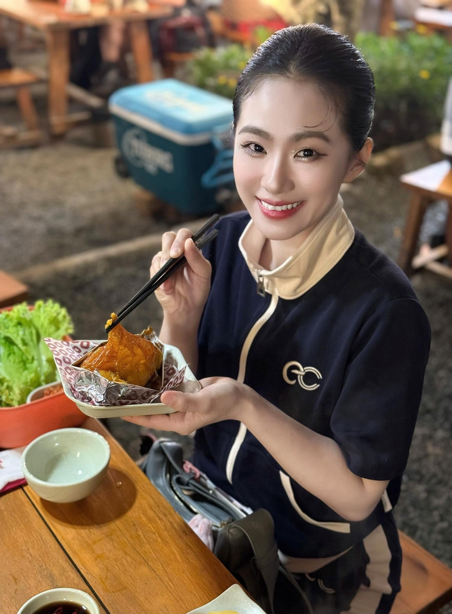 Nữ ca sĩ sở hữu gương mặt tự nhiên, không thẩm mỹ và cũng... không chịu già.