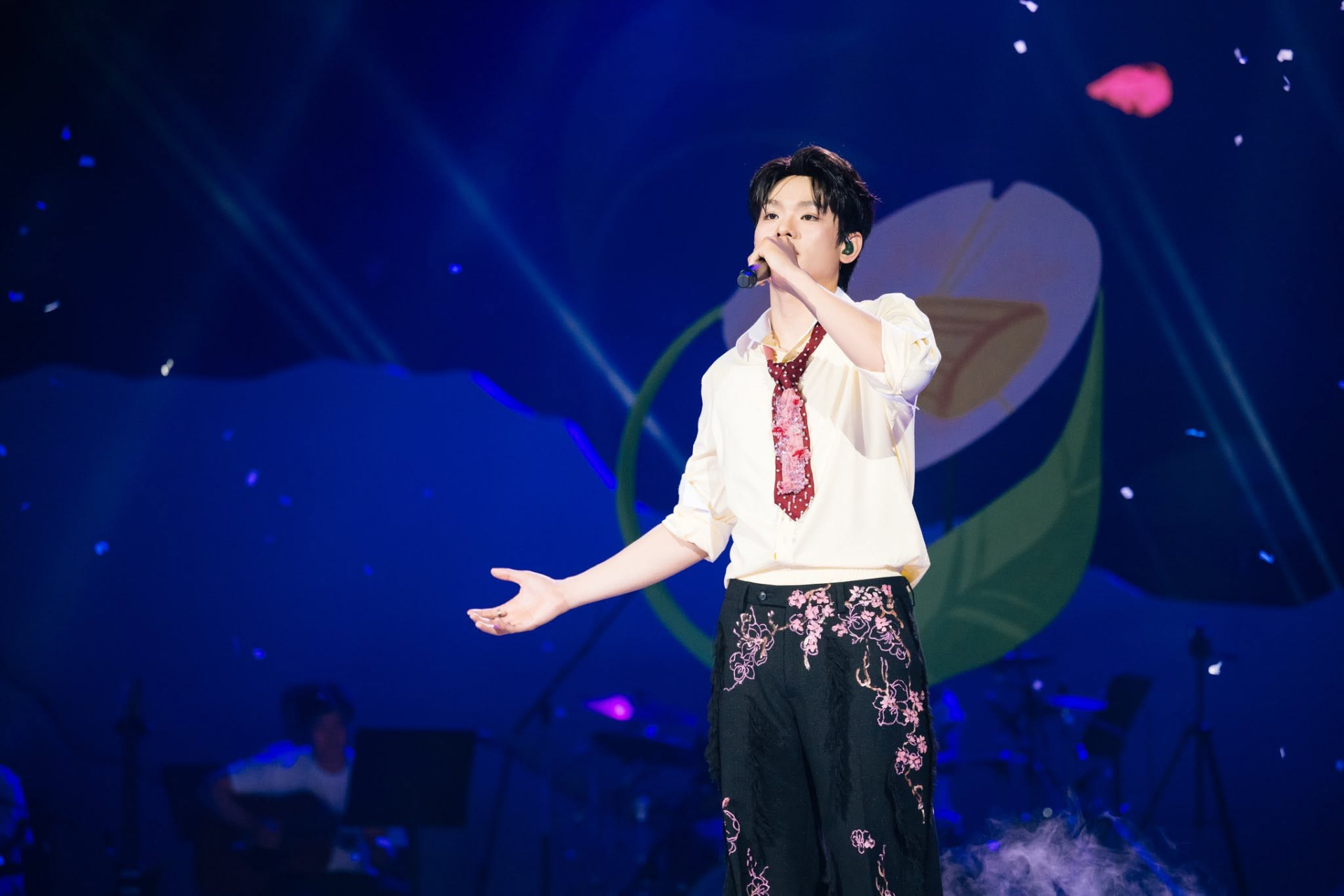 Từ một sáng tác từng bị nhận xét chỉ xứng đáng 5 điểm trên sân khấu Big Song Big Deal, Thịnh Vượng Việt Nam Sáng Ngời đã có hành trình gần như đi ngược hoàn toàn với đánh giá ban đầu