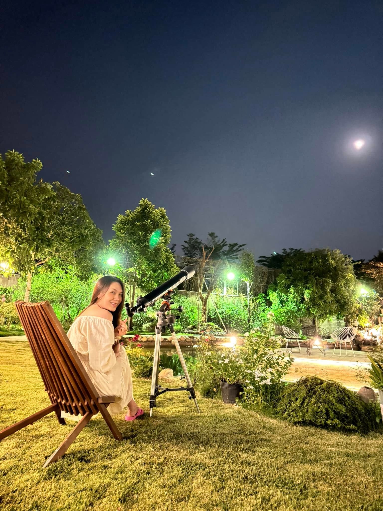 Vườn nhà nghìn mét vuông của Mỹ Tâm