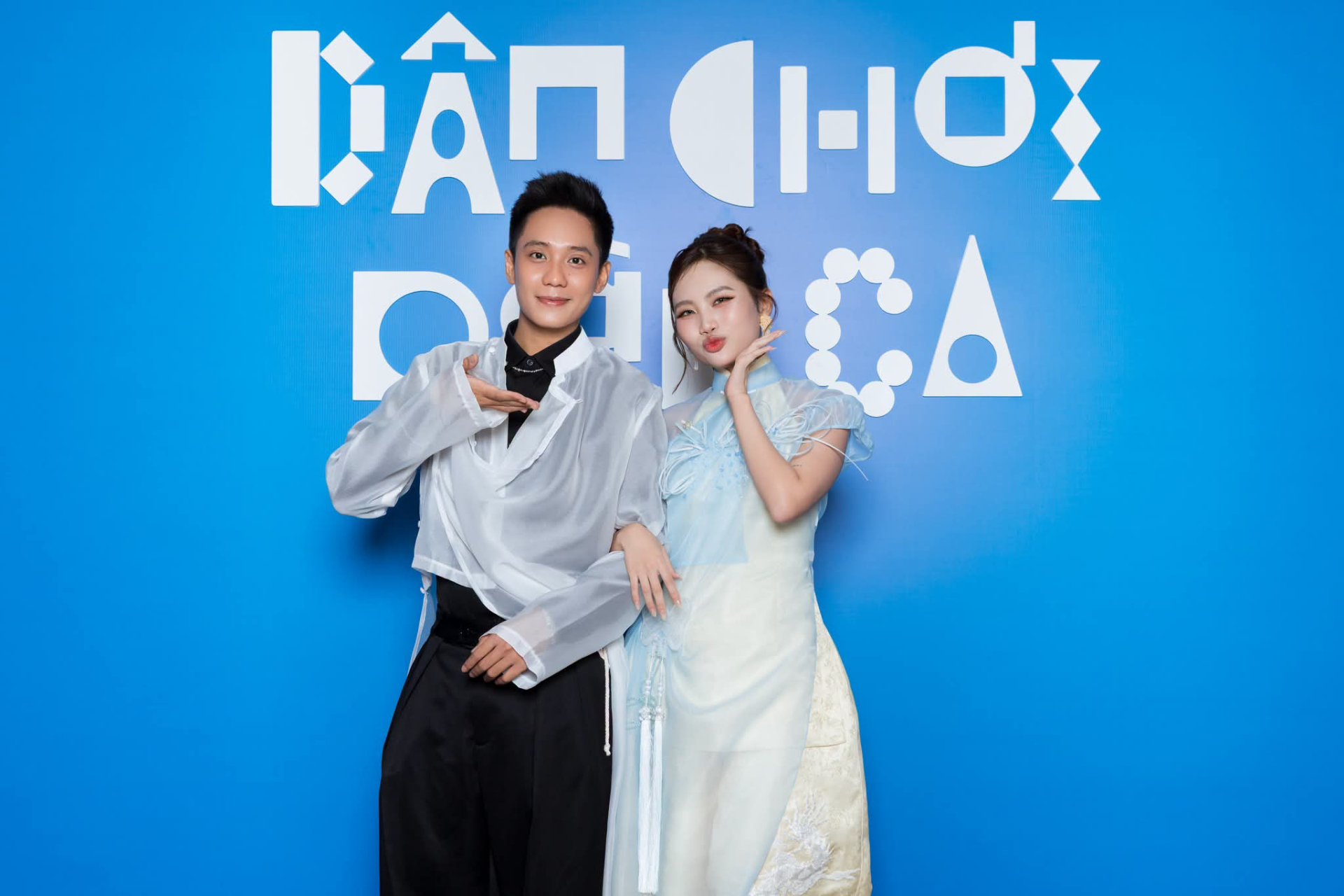 Bên cạnh các nghệ sĩ góp giọng, Bảo Định là nghệ sĩ được chú y nhiều nhất khi đảm nhận vai nam chính trong MV Thiên Đường Với Người Thương
