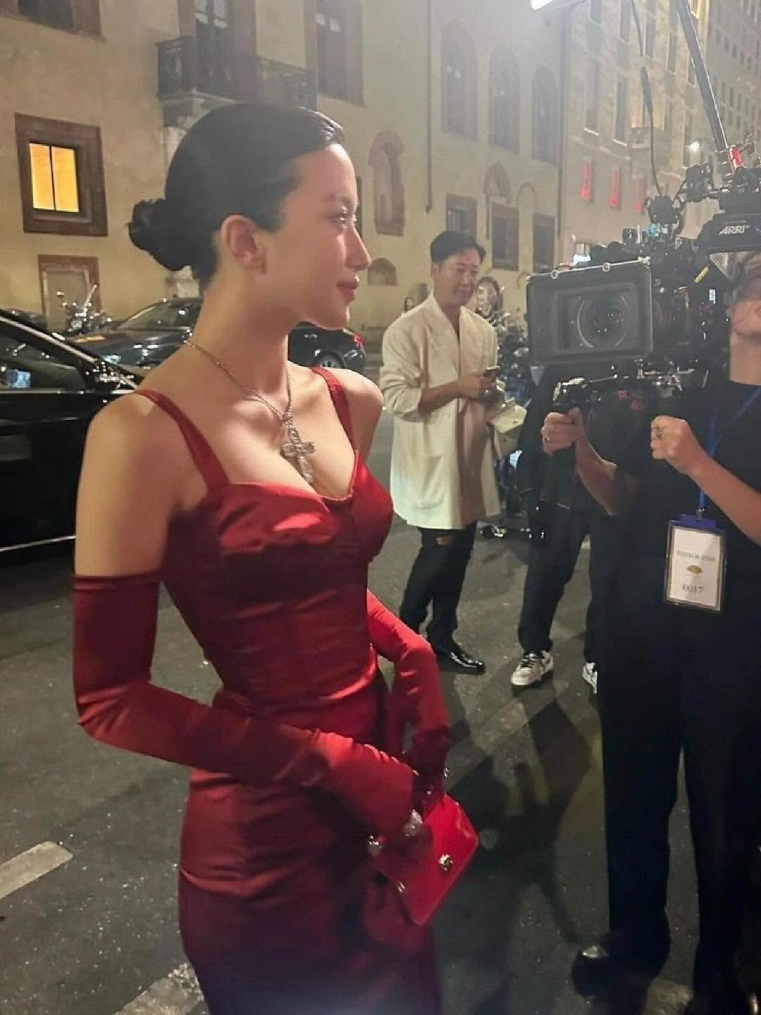 Bức hình cam thường cho thấy body đẹp siêu thực của Moon Ga Young.