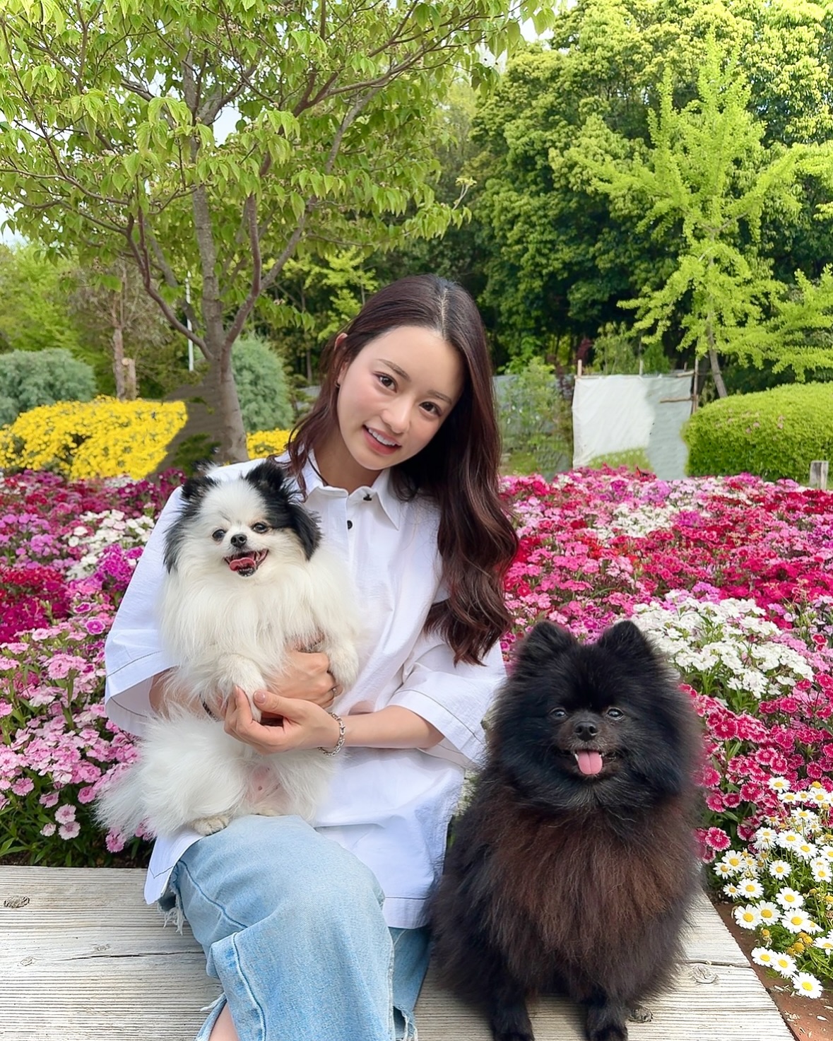 Ngoài đời thường, cô nàng ưu tiên các thiết kế màu sắc basic, tối giản. (Nguồn: Instagram)
