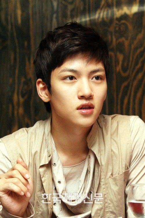 Đang đẹp trên đỉnh nhân gian, Ji Chang Wook bị