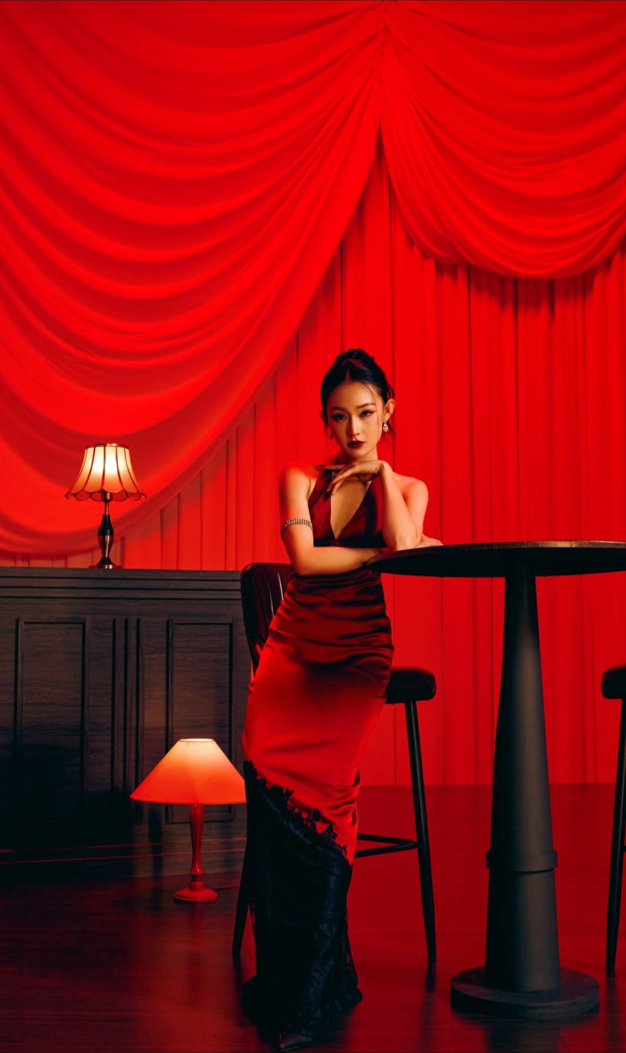 Ling Cam cũng là nữ chính trong MV của buitruonglinh (Ảnh: IGNV)