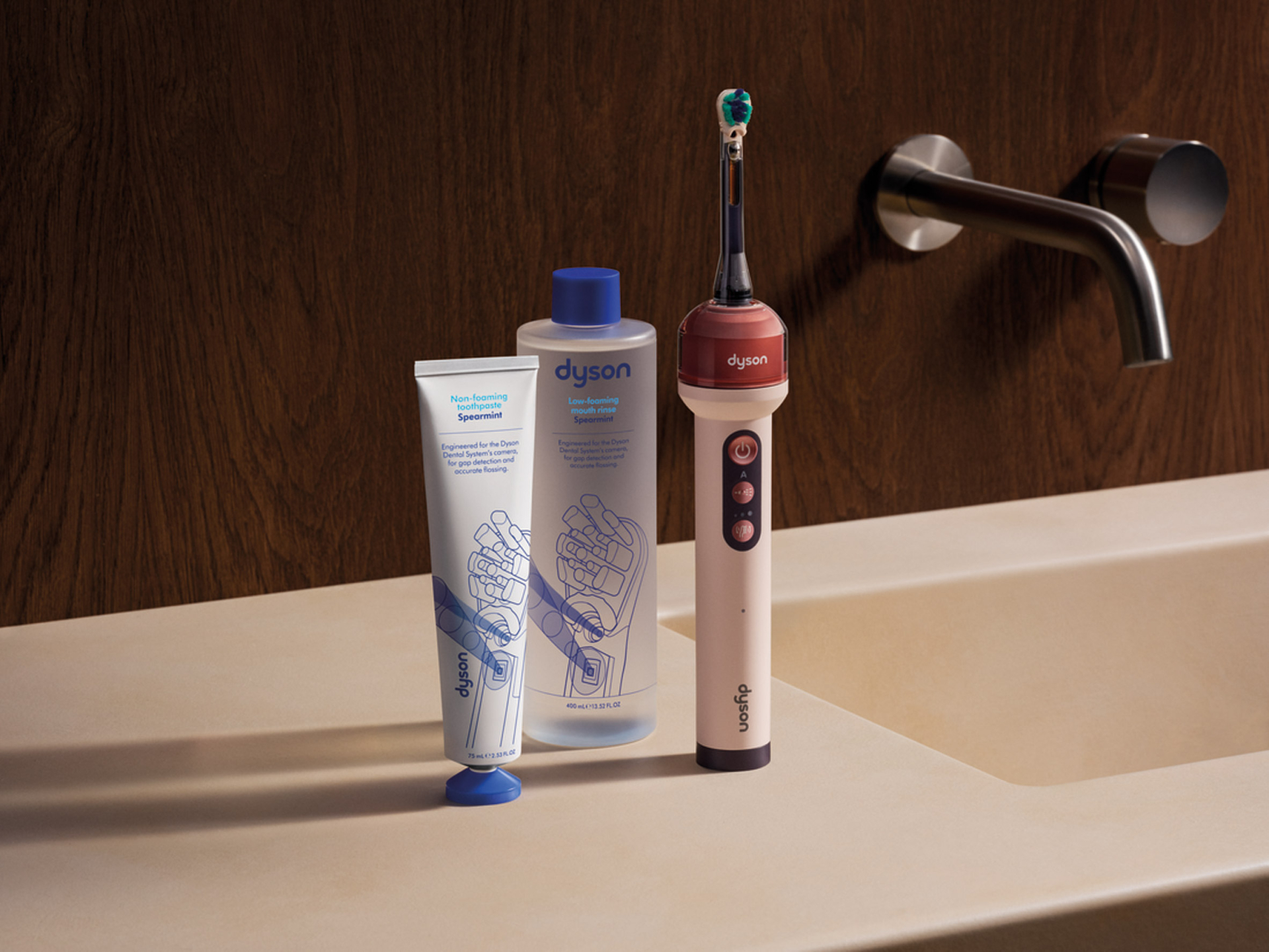 Combo các sản phẩm chăm sóc răng miệng được Dyson nghiên cứu và sản xuất. (Nguồn: Dyson)