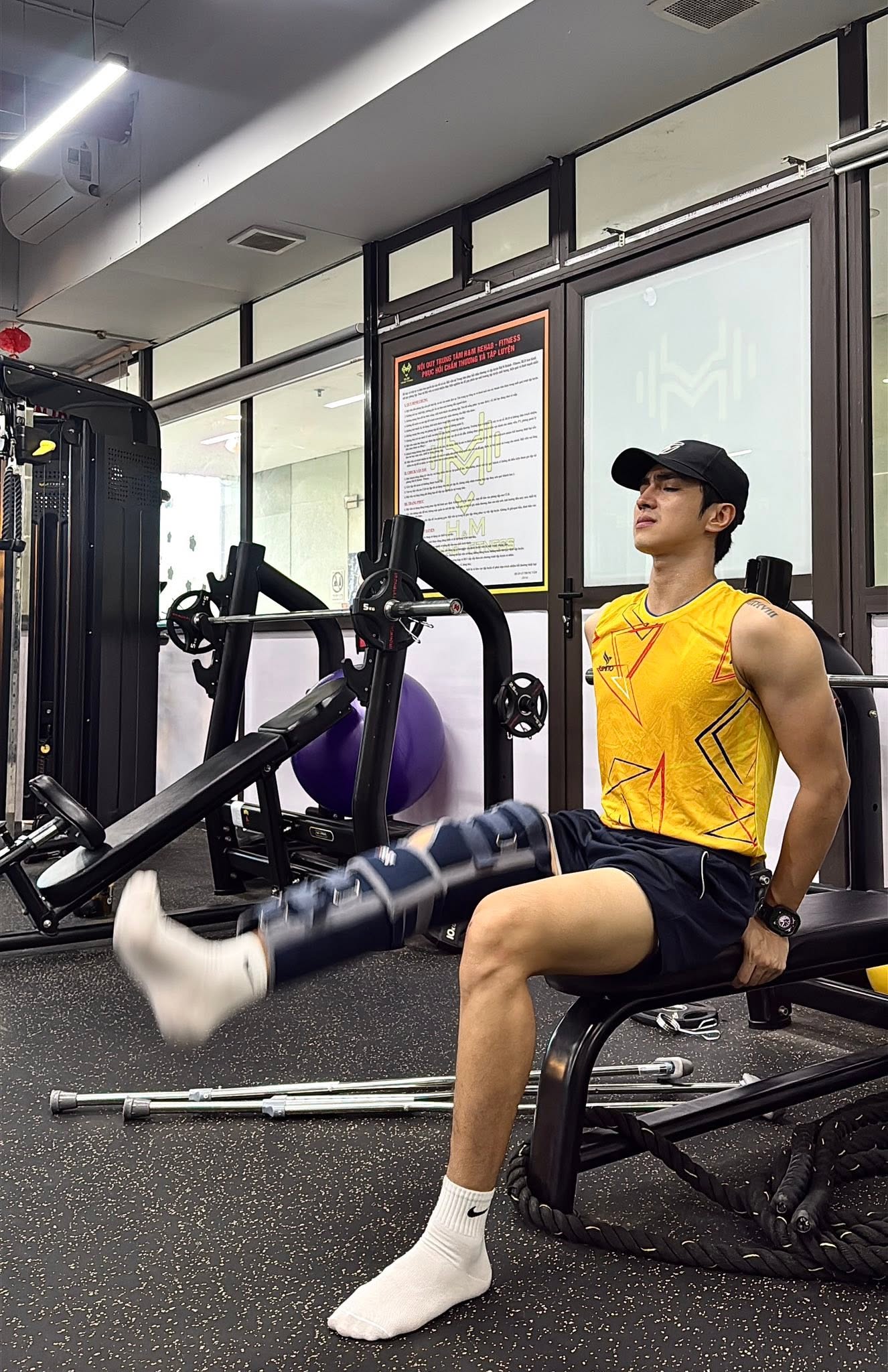 Mỹ nam 1m82 có cái tên đi ngược với đời: Body 6 múi ngày càng nức nở nhưng vào viện triền miên